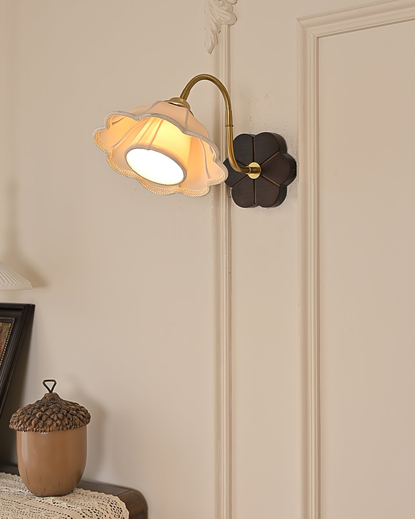 CHARLESTON FLORAL EMBELLISHED WALL SCONCE