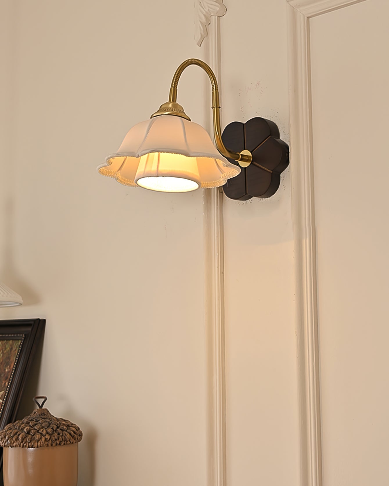 CHARLESTON FLORAL EMBELLISHED WALL SCONCE
