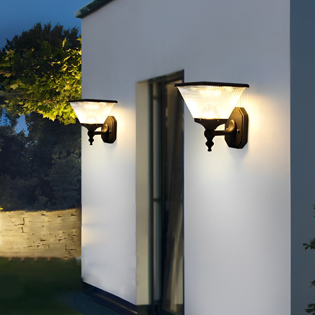 RAVENWOOD SOLAR-POWERED NIGHTSCAPE WALL LANTERN