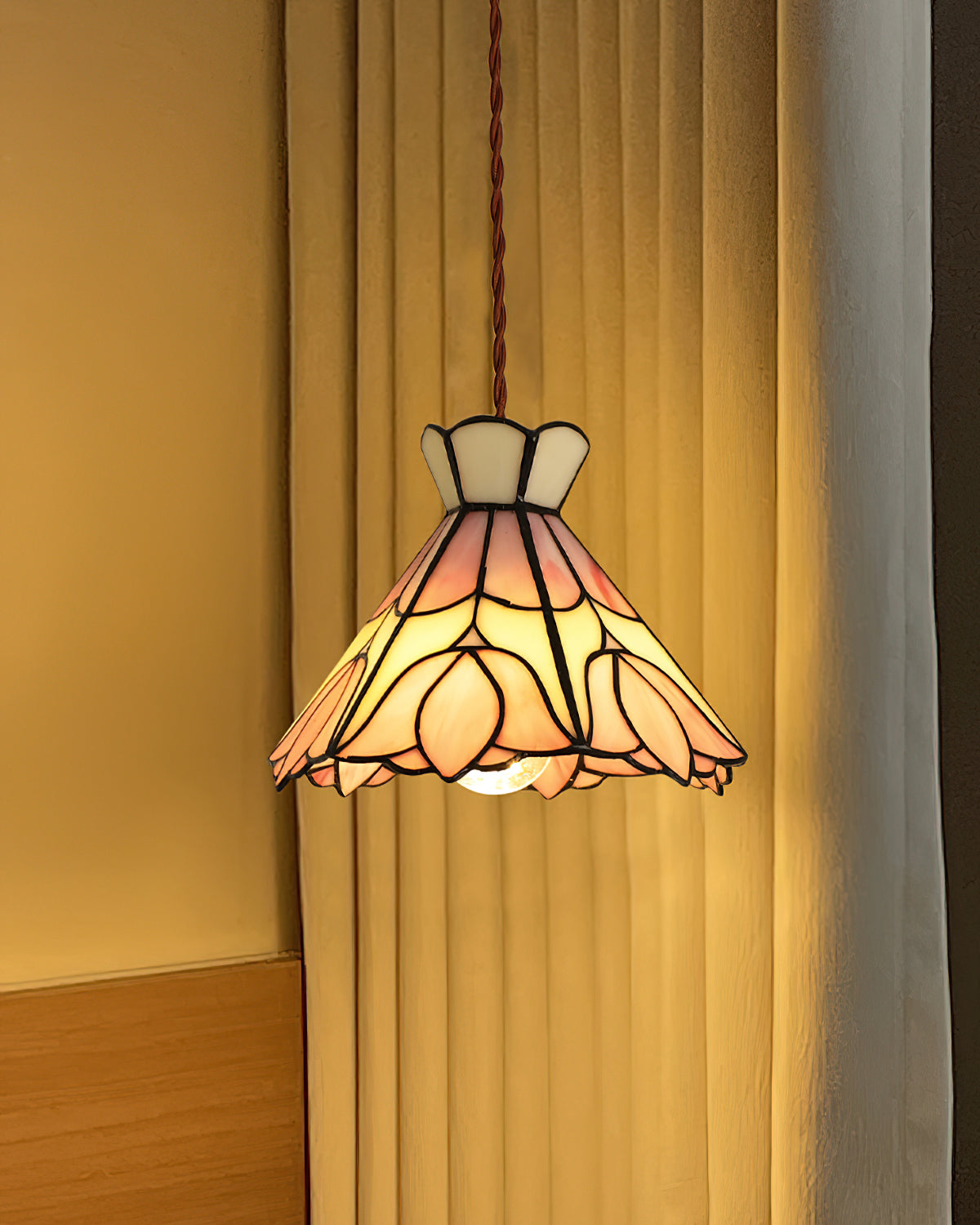 WINTHORPE ARTISAN GLASS PENDANT LIGHT