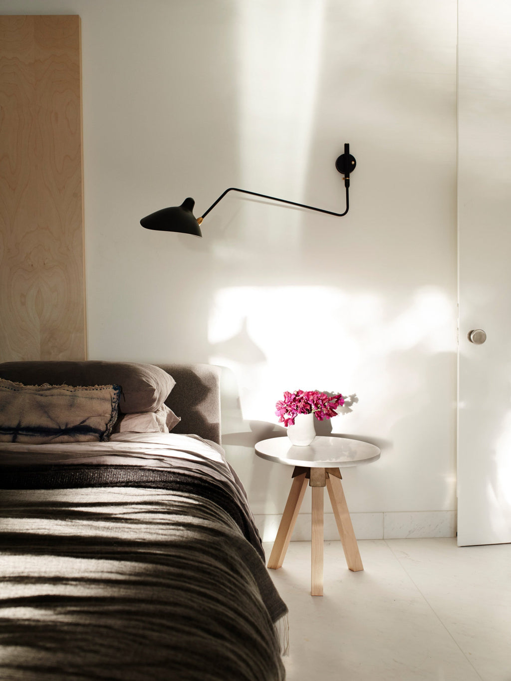 RAVENWOOD MID-CENTURY WALL SCONCE