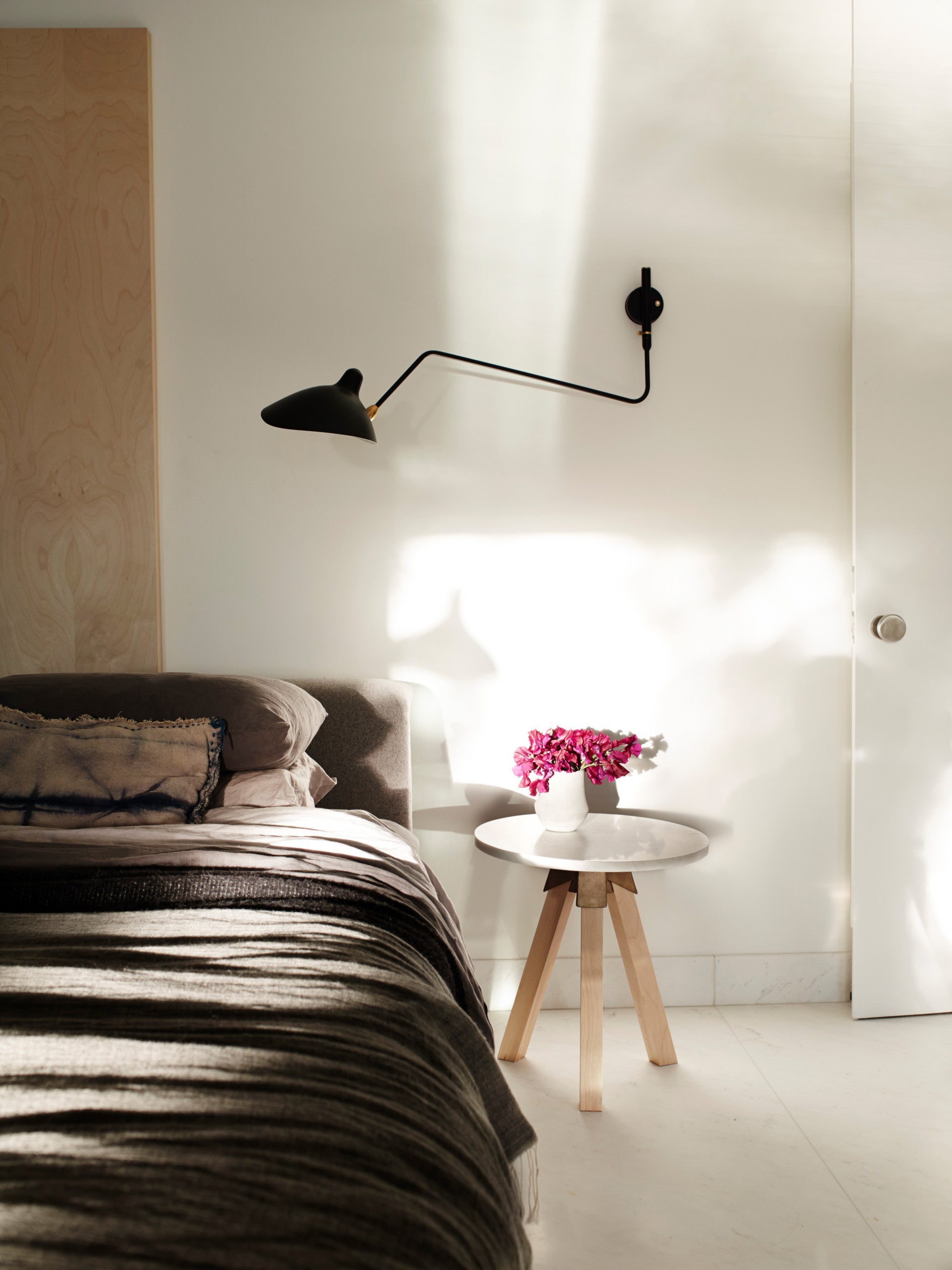RAVENWOOD MID-CENTURY WALL SCONCE
