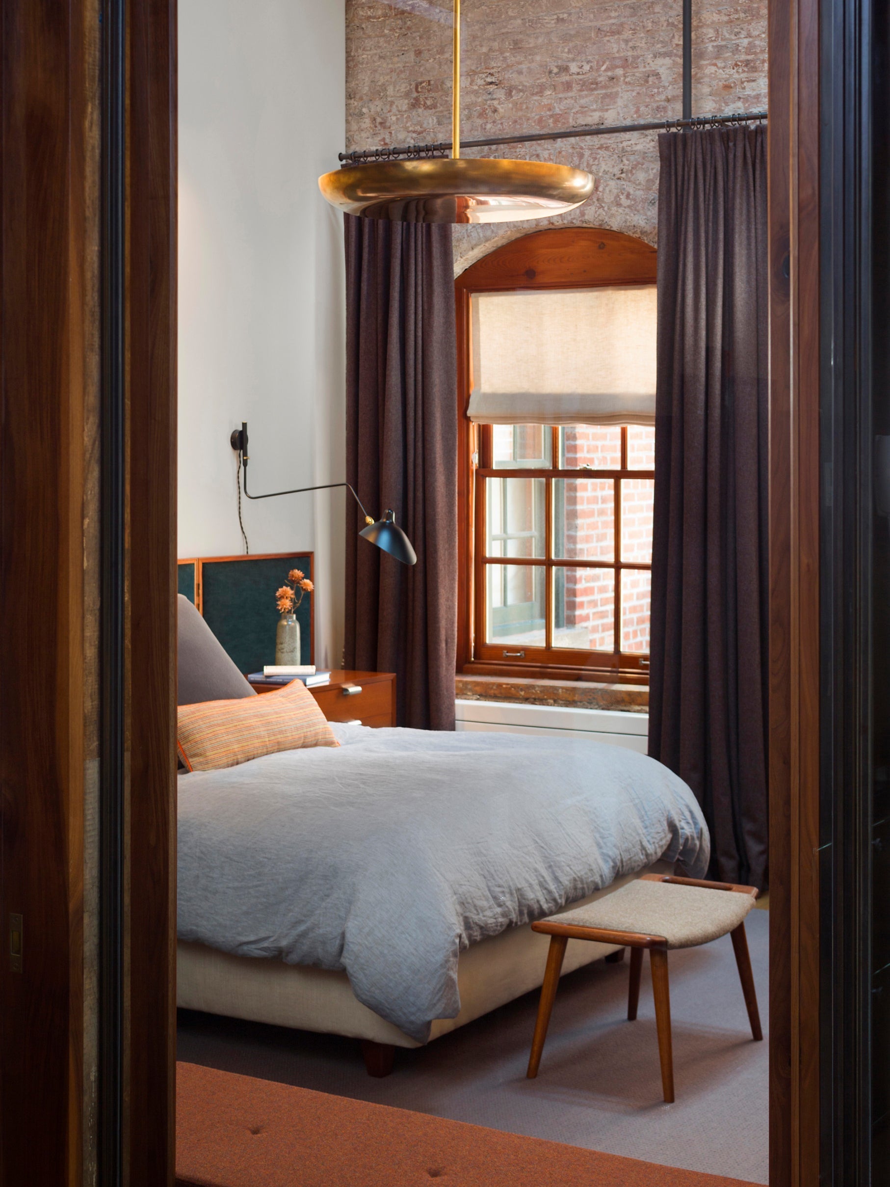 WINTHROP MODERNIST PLUG-IN WALL SCONCE