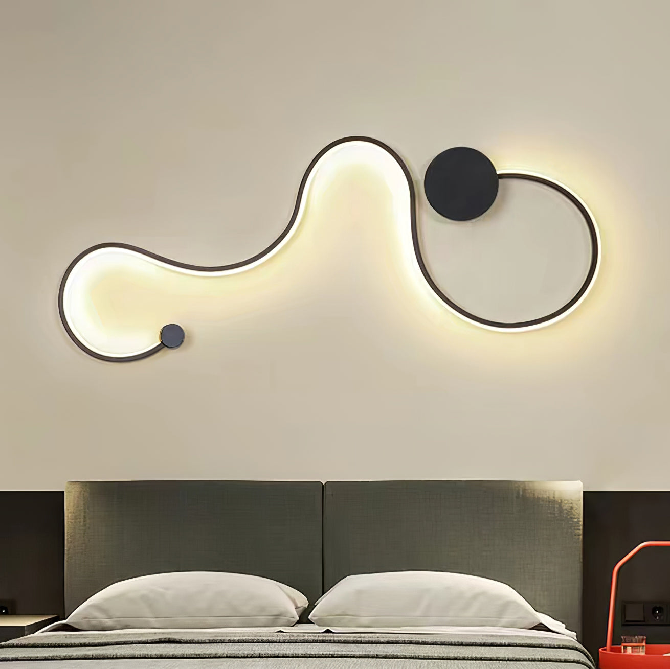 VIVIENNE SERPENTINE WALL SCONCE