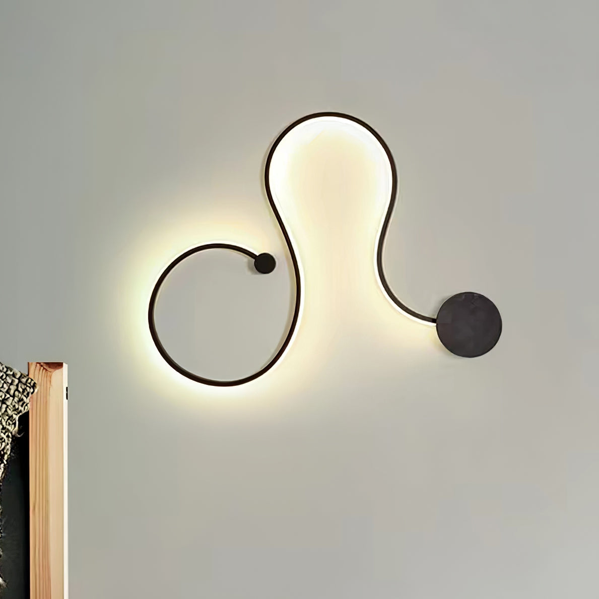 VIVIENNE SERPENTINE WALL SCONCE
