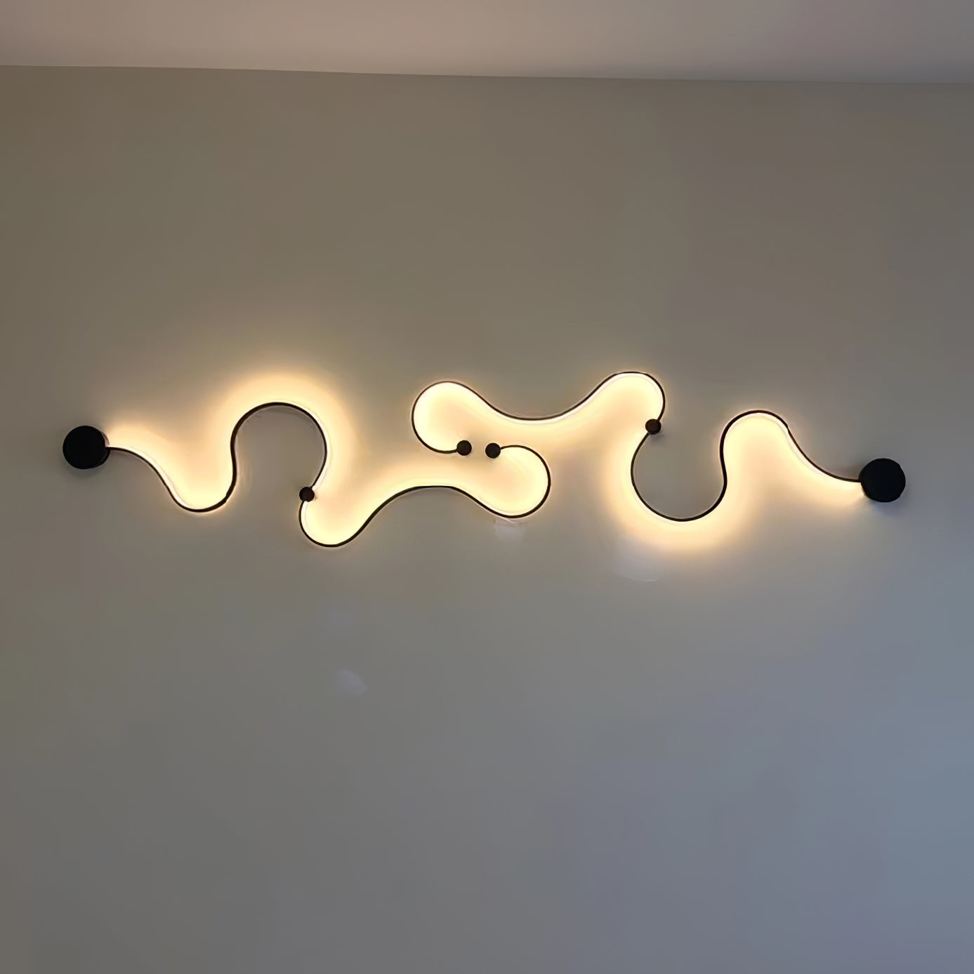 VIVIENNE SERPENTINE WALL SCONCE