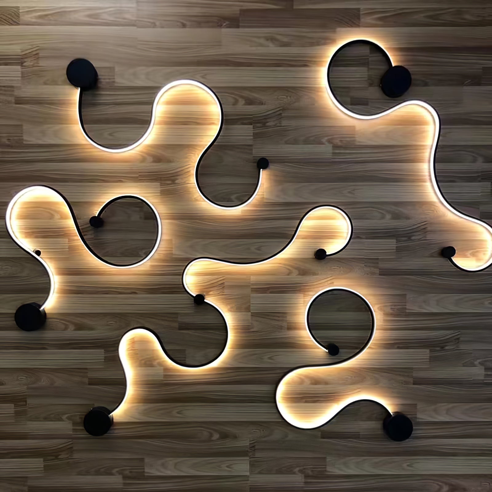 VIVIENNE SERPENTINE WALL SCONCE