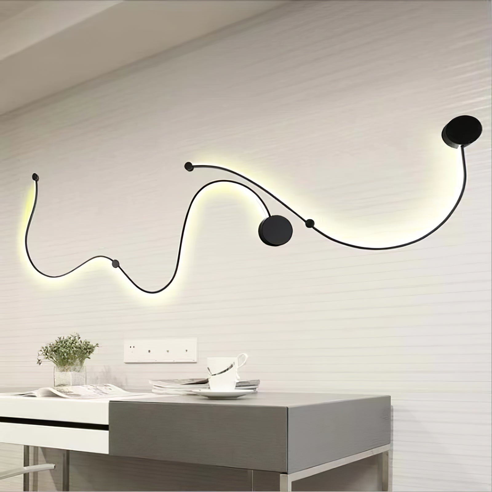 VIVIENNE SERPENTINE WALL SCONCE