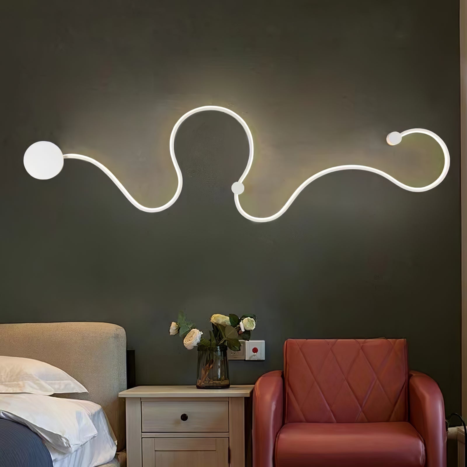 VIVIENNE SERPENTINE WALL SCONCE
