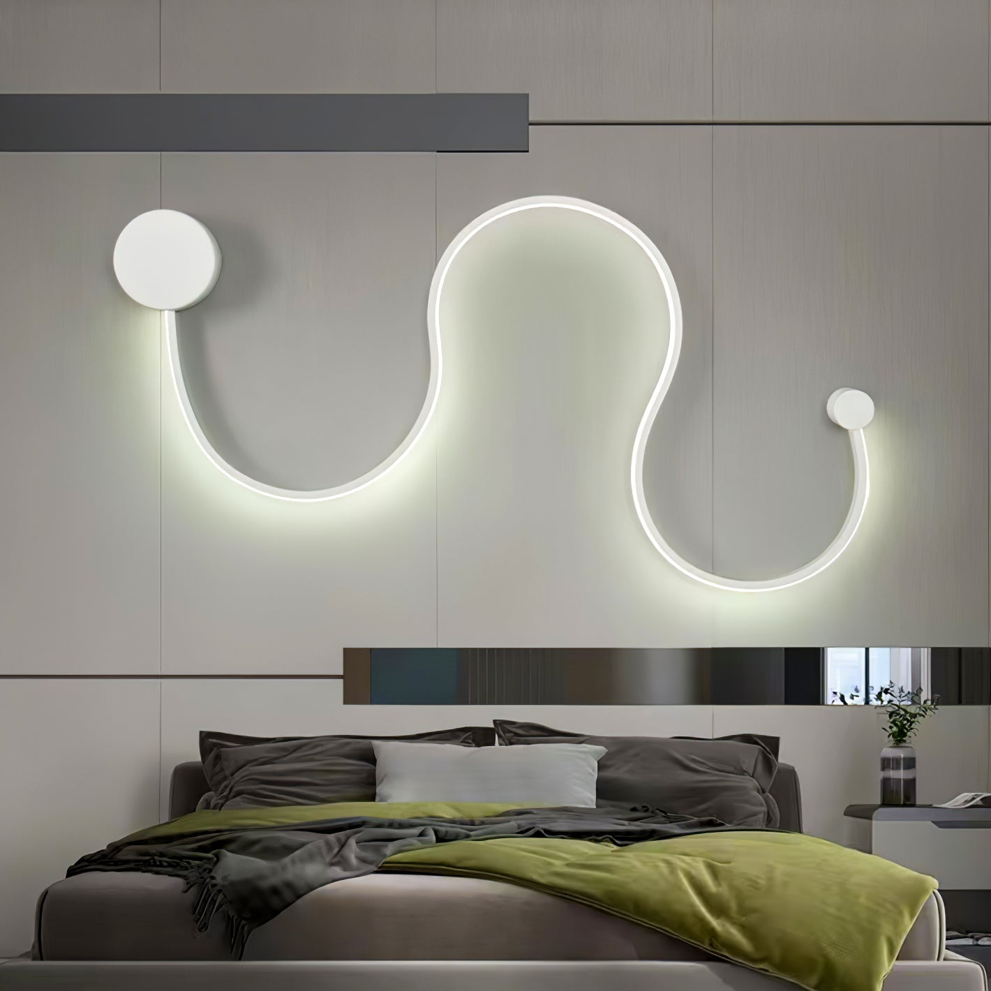 VIVIENNE SERPENTINE WALL SCONCE