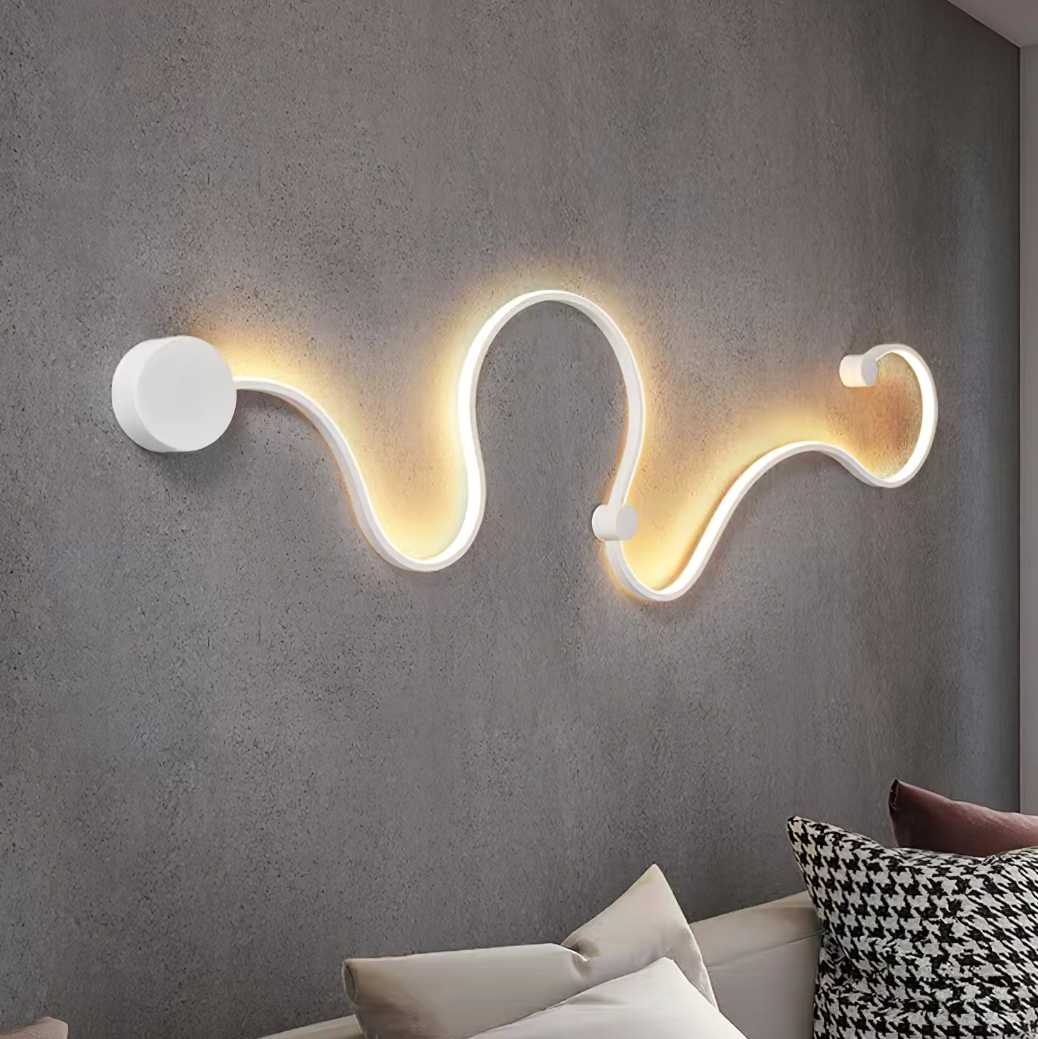 VIVIENNE SERPENTINE WALL SCONCE