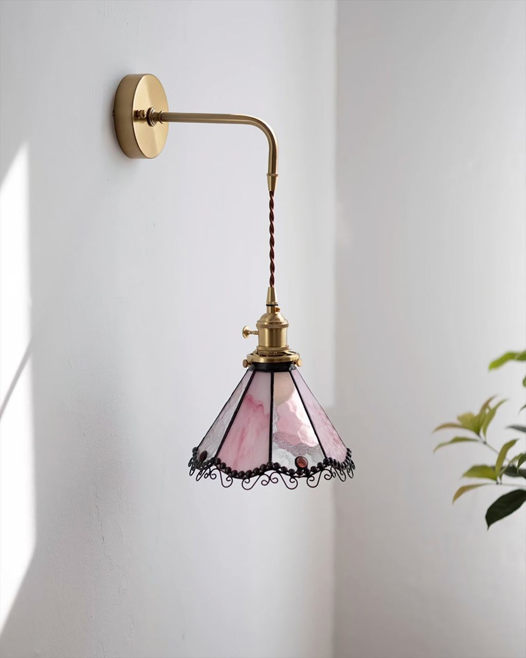 WINDSOR STAINED GLASS HALLWAY SCONCE