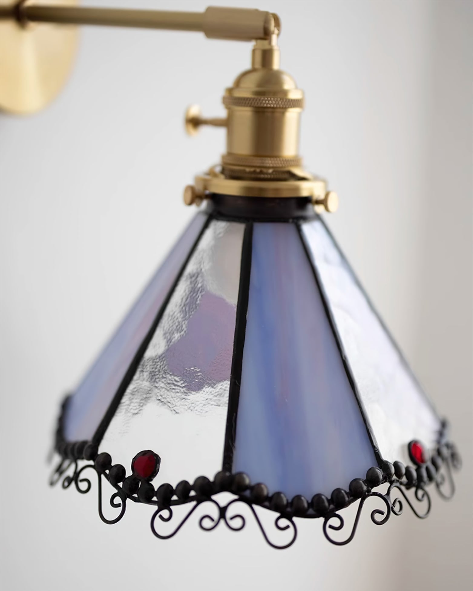 WINDSOR STAINED GLASS HALLWAY SCONCE