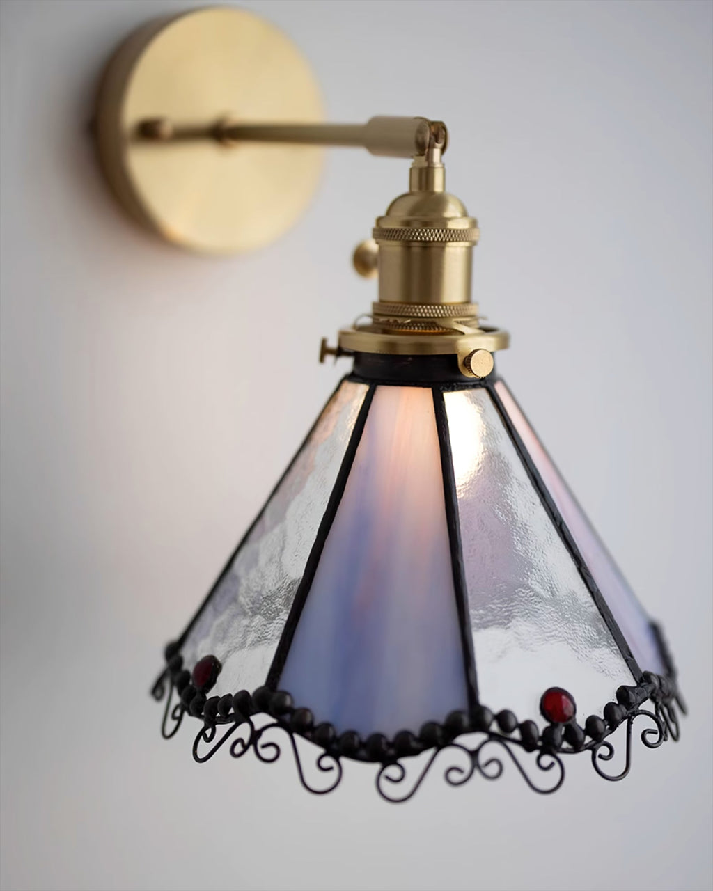 WINDSOR STAINED GLASS HALLWAY SCONCE