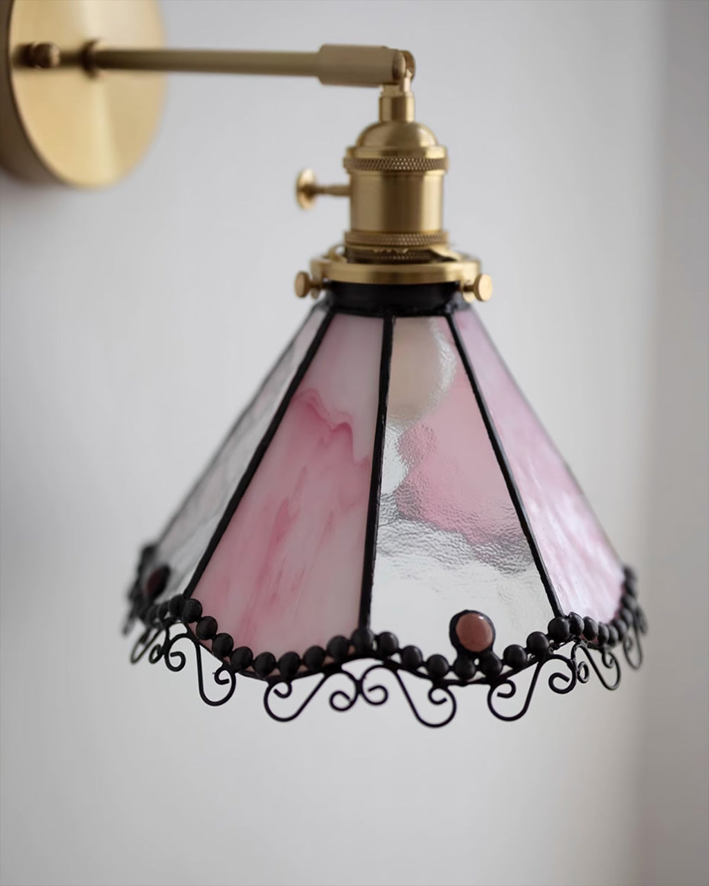 WINDSOR STAINED GLASS HALLWAY SCONCE