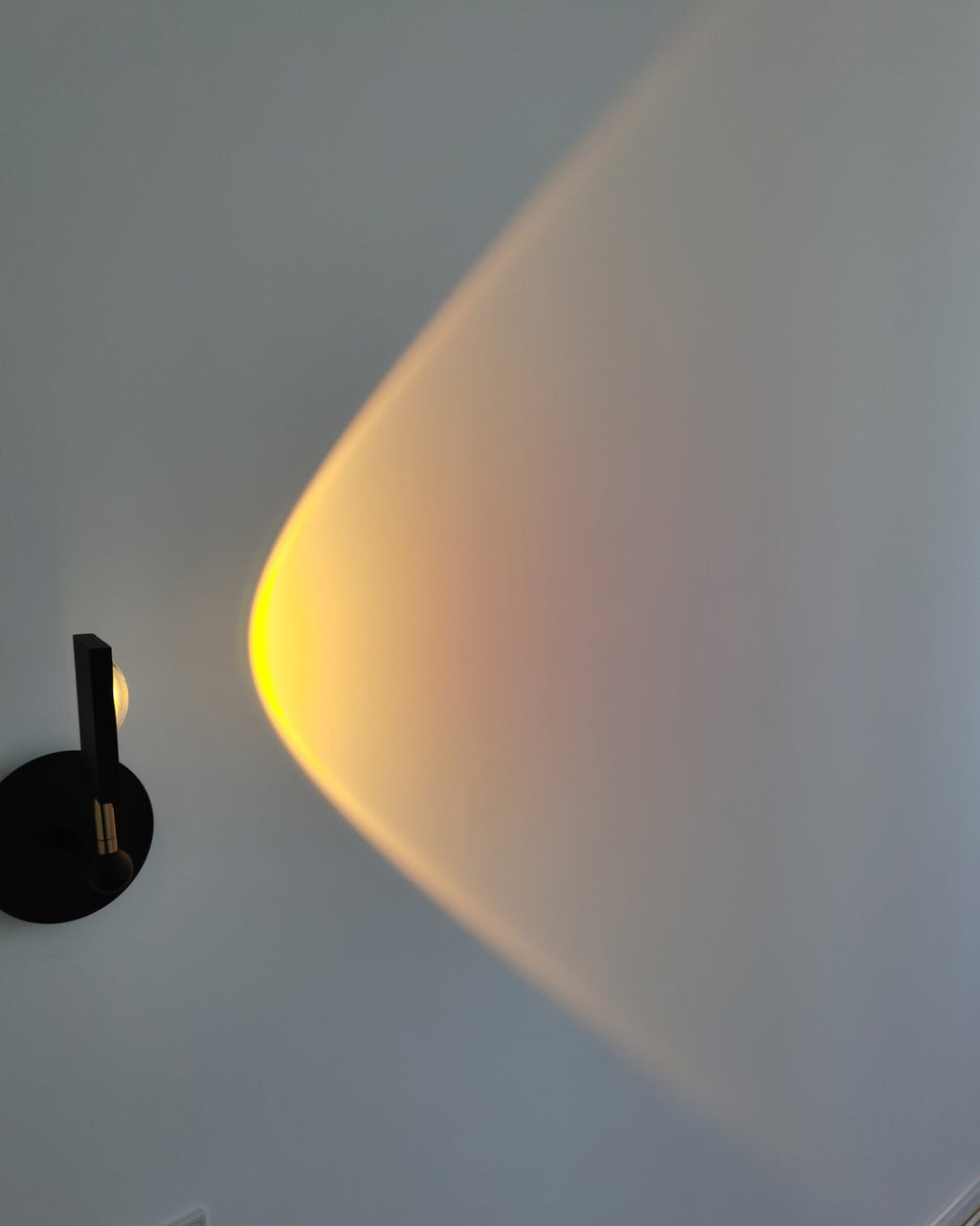 FENWICK HORIZON GLOW WALL SCONCE