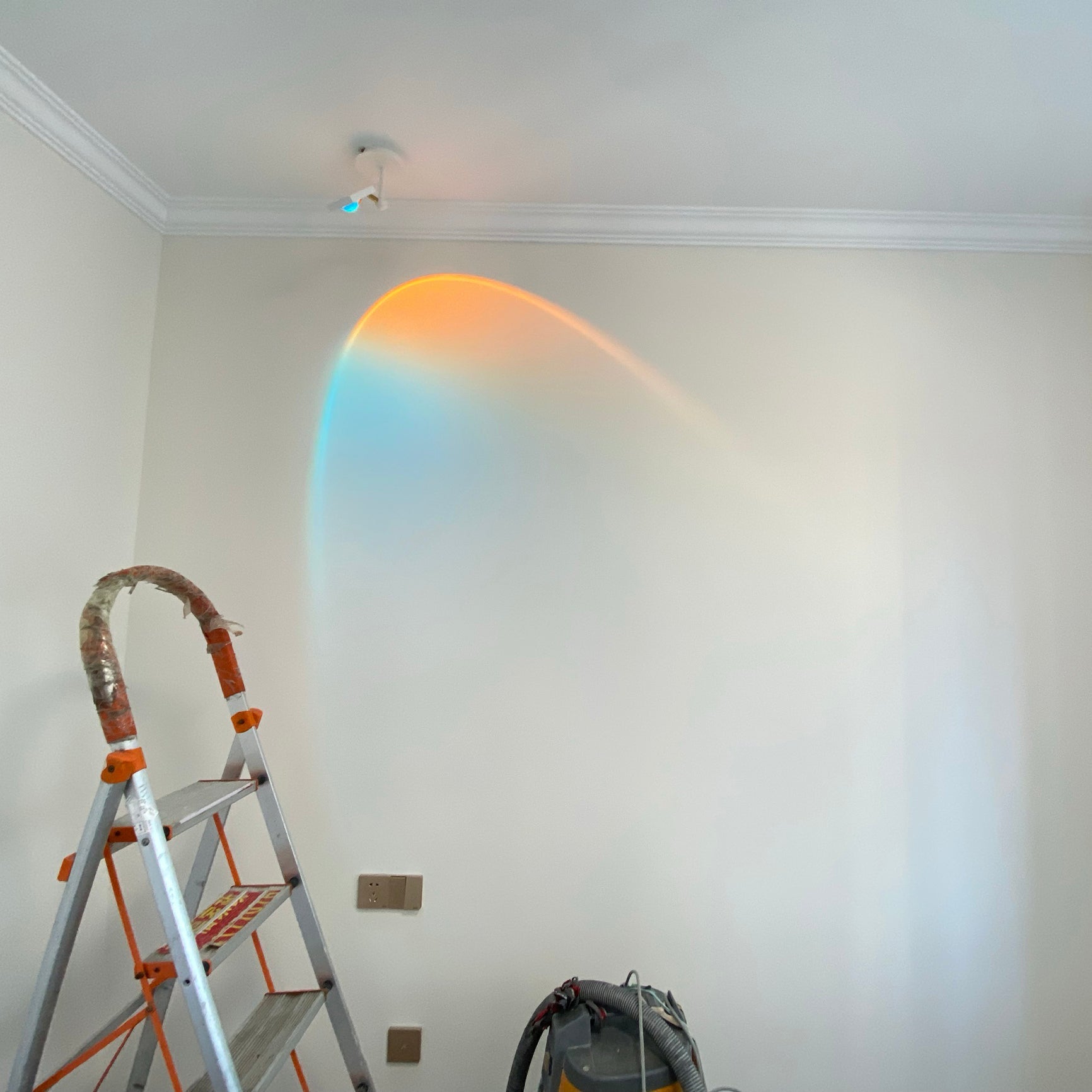 FENWICK HORIZON GLOW WALL SCONCE