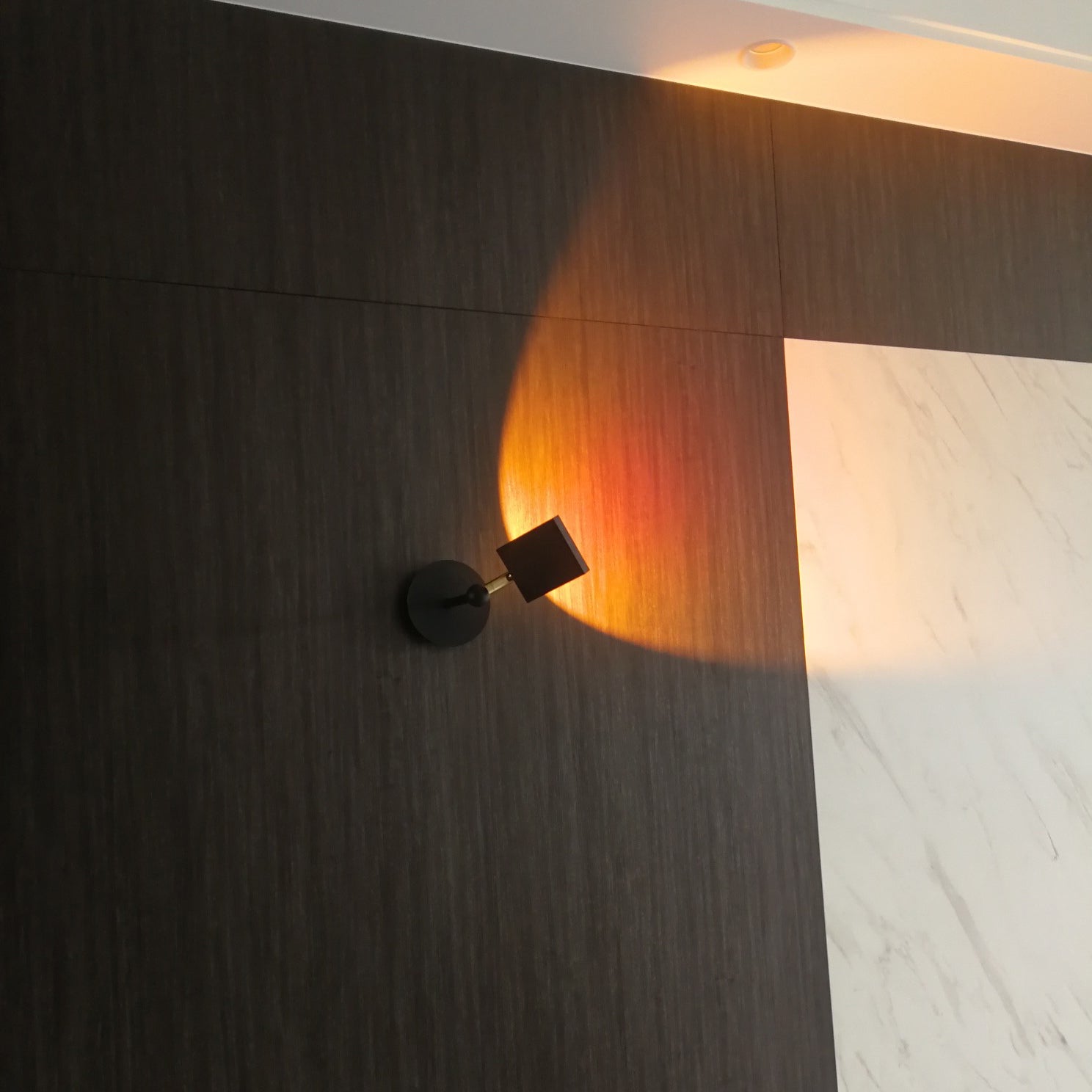 FENWICK HORIZON GLOW WALL SCONCE