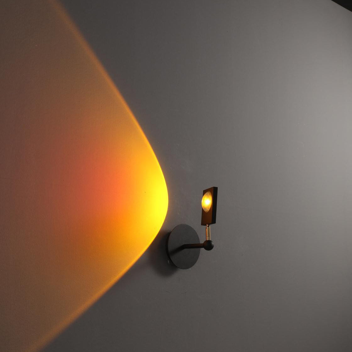 FENWICK HORIZON GLOW WALL SCONCE