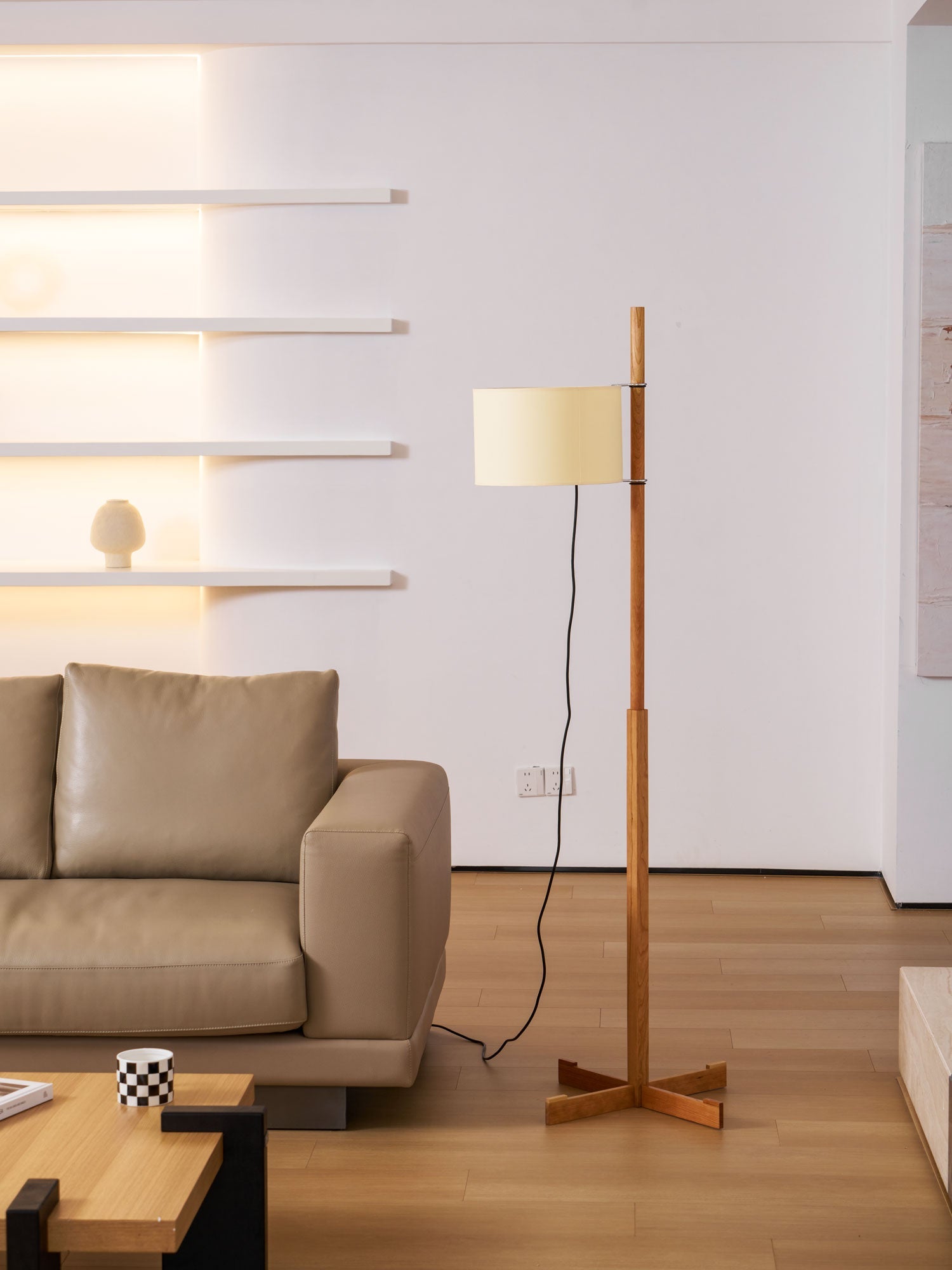WINTHORPE WOODEN TRIPOD FLOOR LIGHT