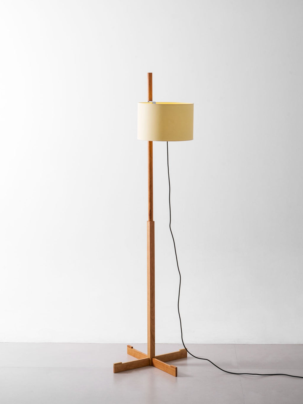WINTHORPE WOODEN TRIPOD FLOOR LIGHT