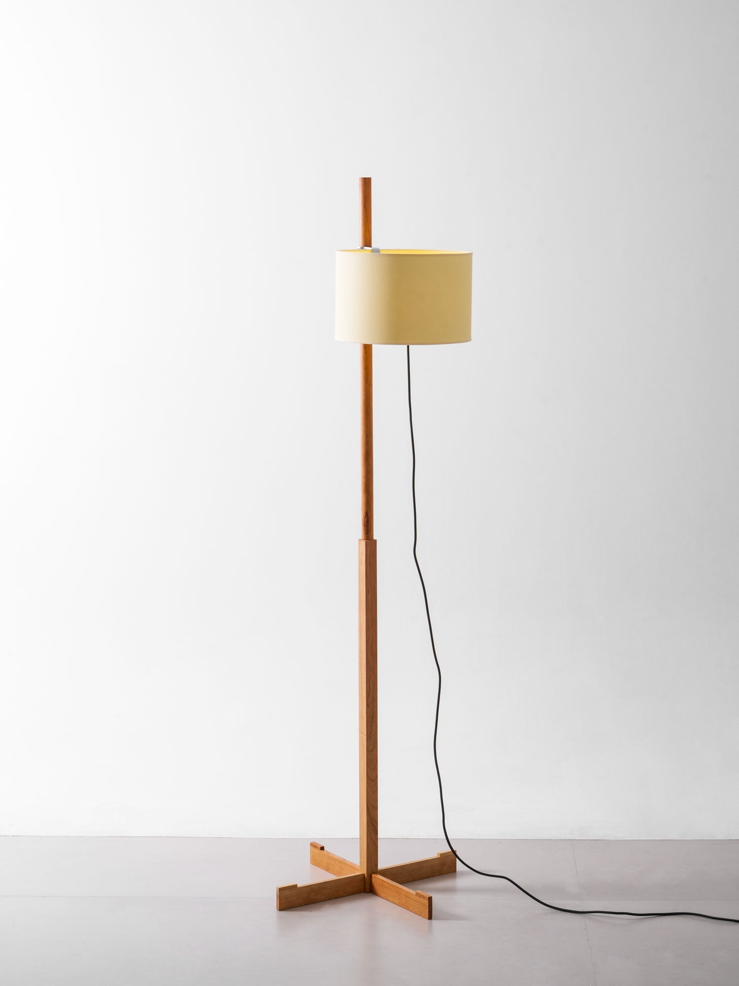 WINTHORPE WOODEN TRIPOD FLOOR LIGHT