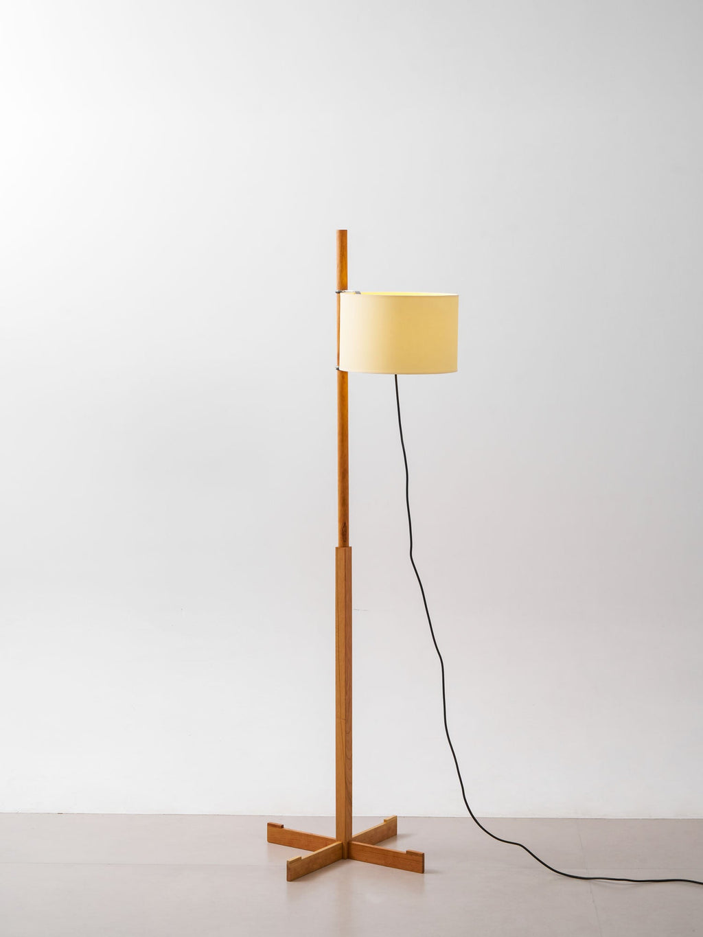 WINTHORPE WOODEN TRIPOD FLOOR LIGHT
