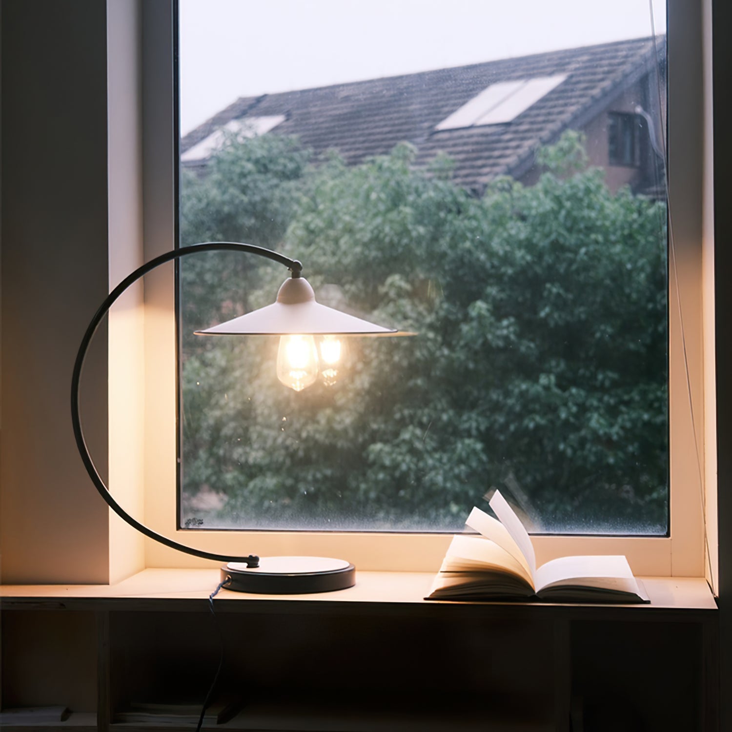 AVENBURY CERULEAN GLOW TABLE LANTERN