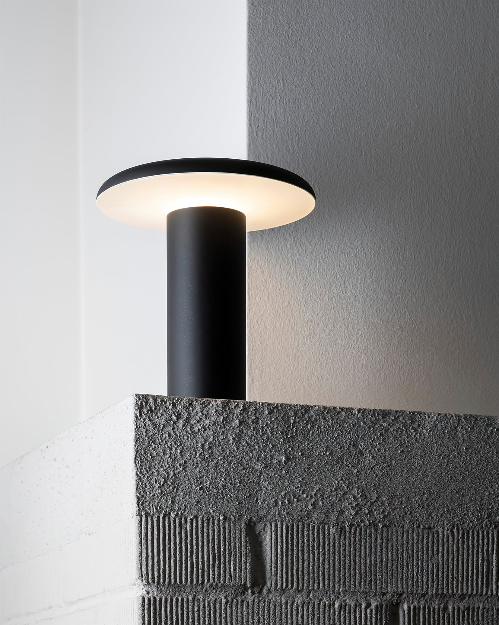 RAVENHALL RECHARGEABLE ILLUMINATING DESK LAMP