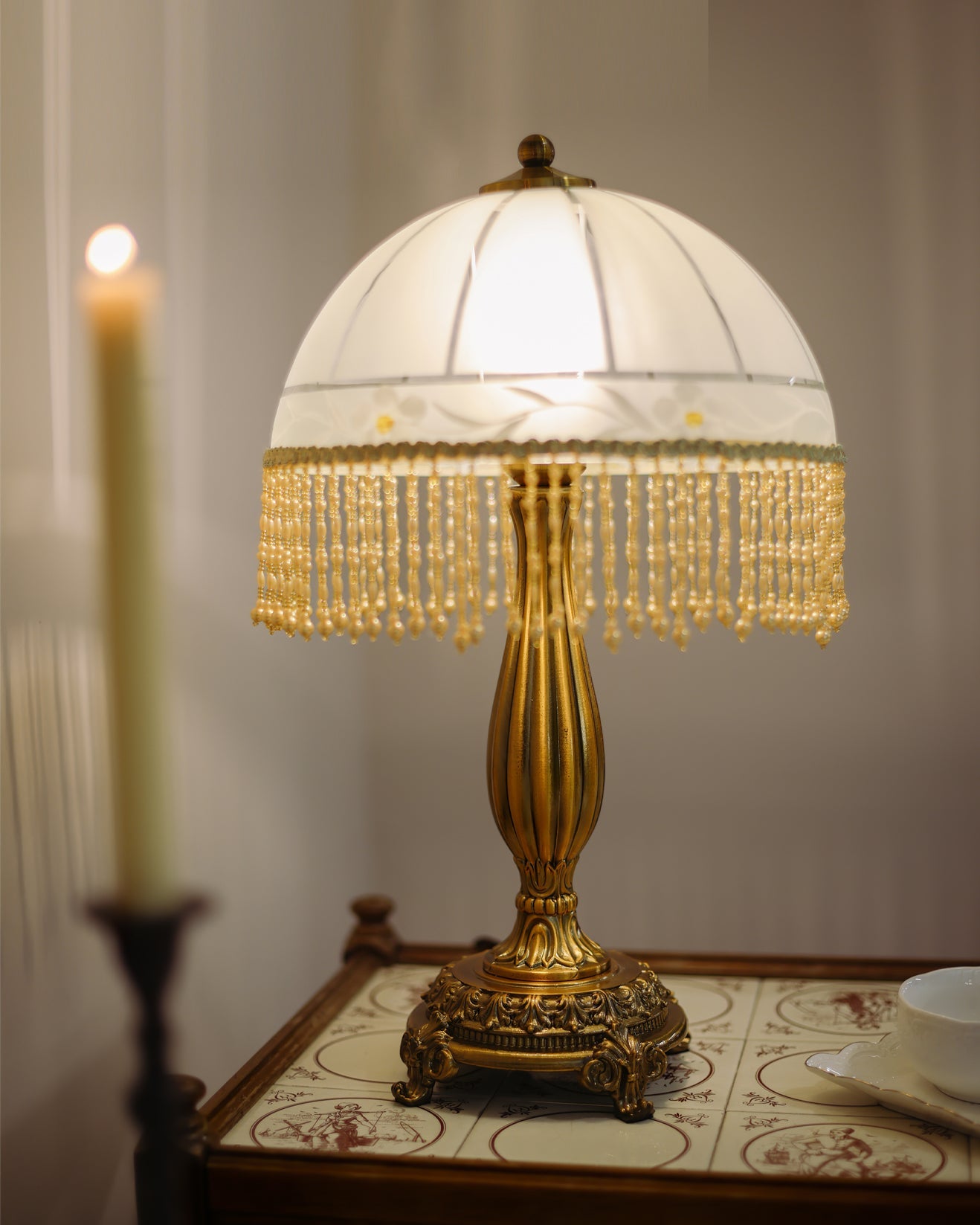WHITTINGTON BLOOMING TASSELS LAMP