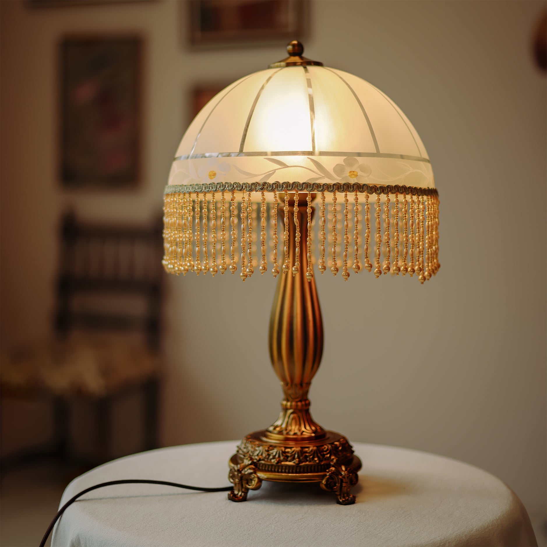 WHITTINGTON BLOOMING TASSELS LAMP