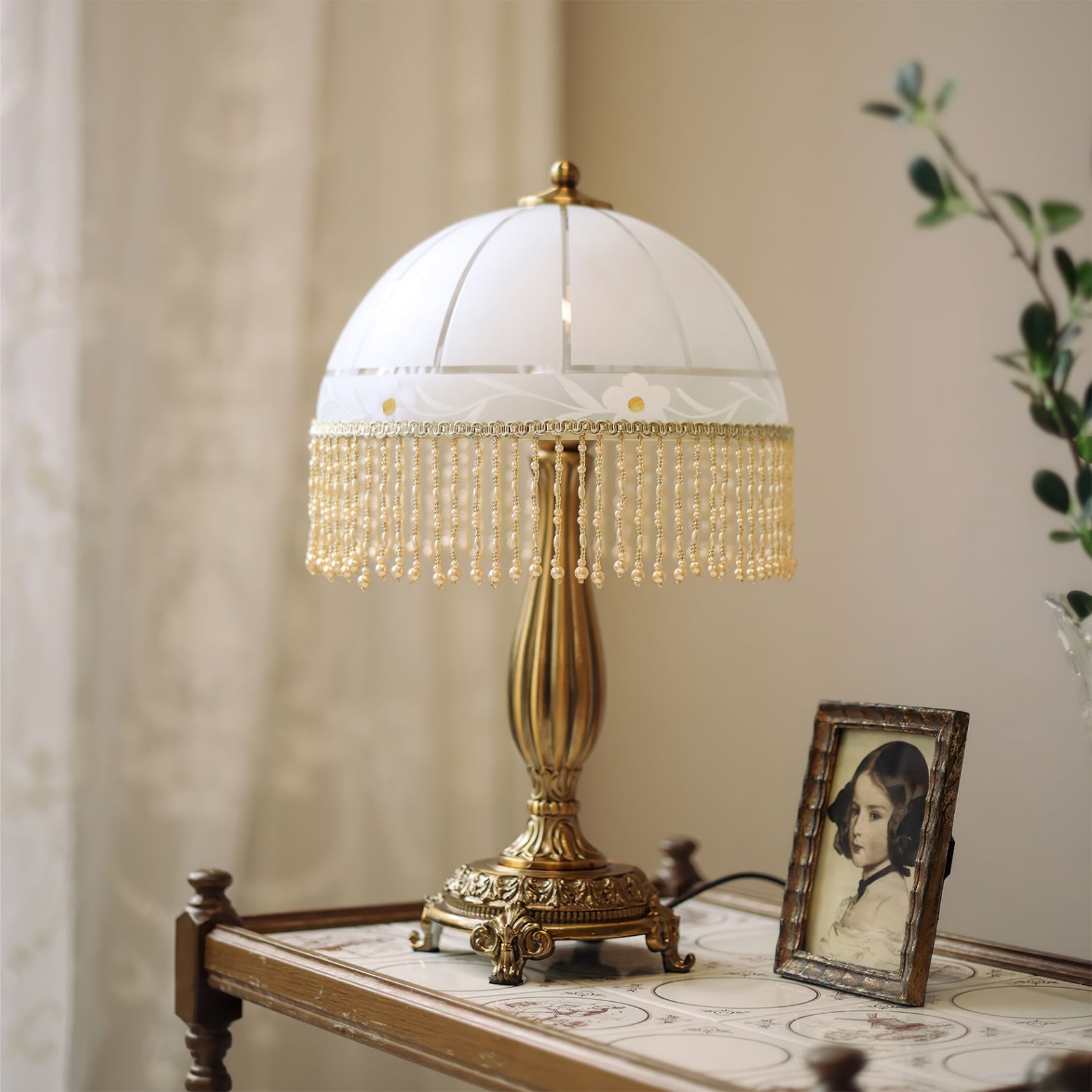 WHITTINGTON BLOOMING TASSELS LAMP