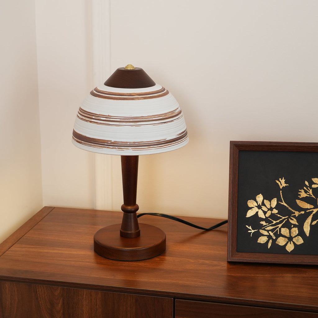 VANDERBILT VINTAGE GLASS TABLE LANTERN
