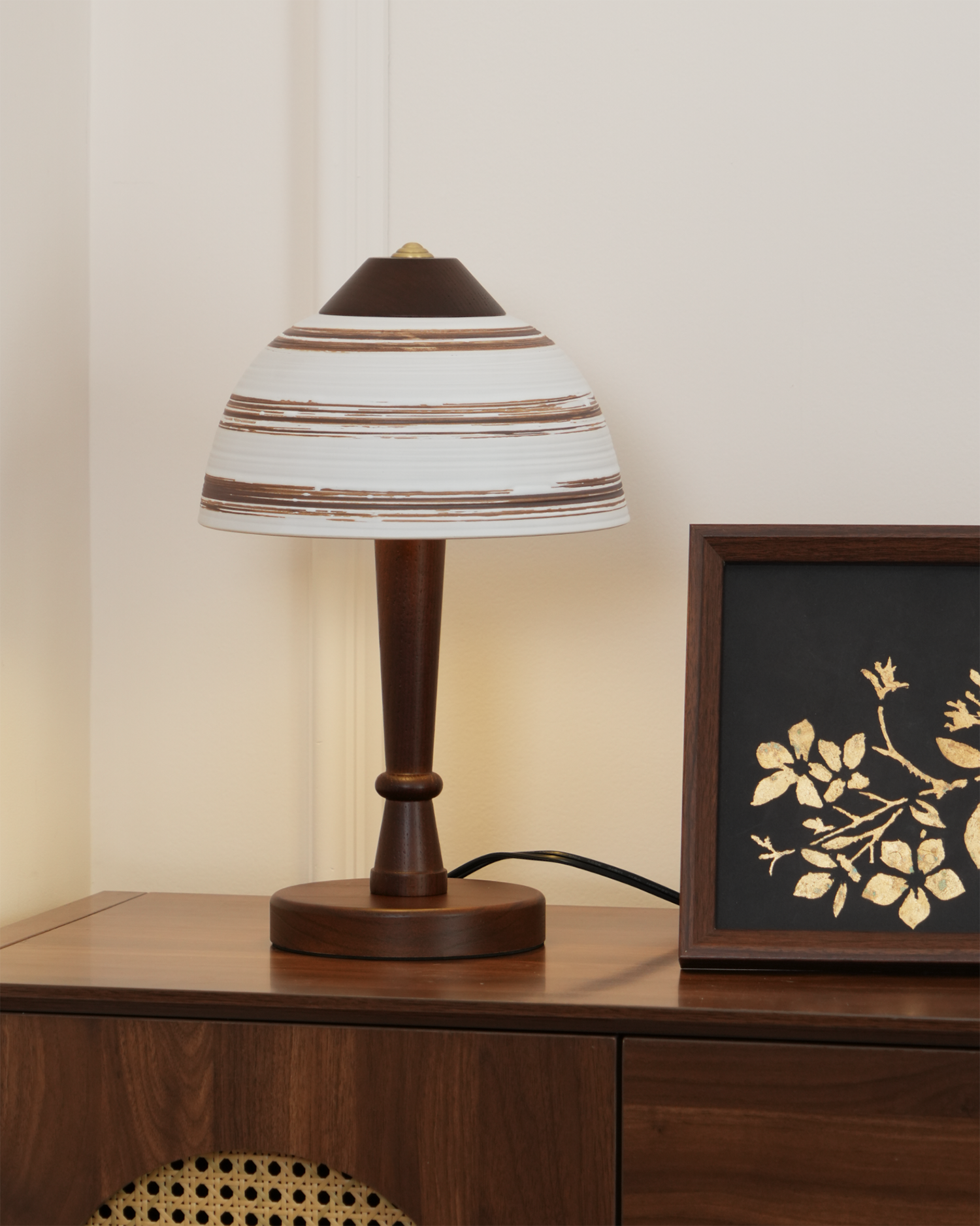 VANDERBILT VINTAGE GLASS TABLE LANTERN