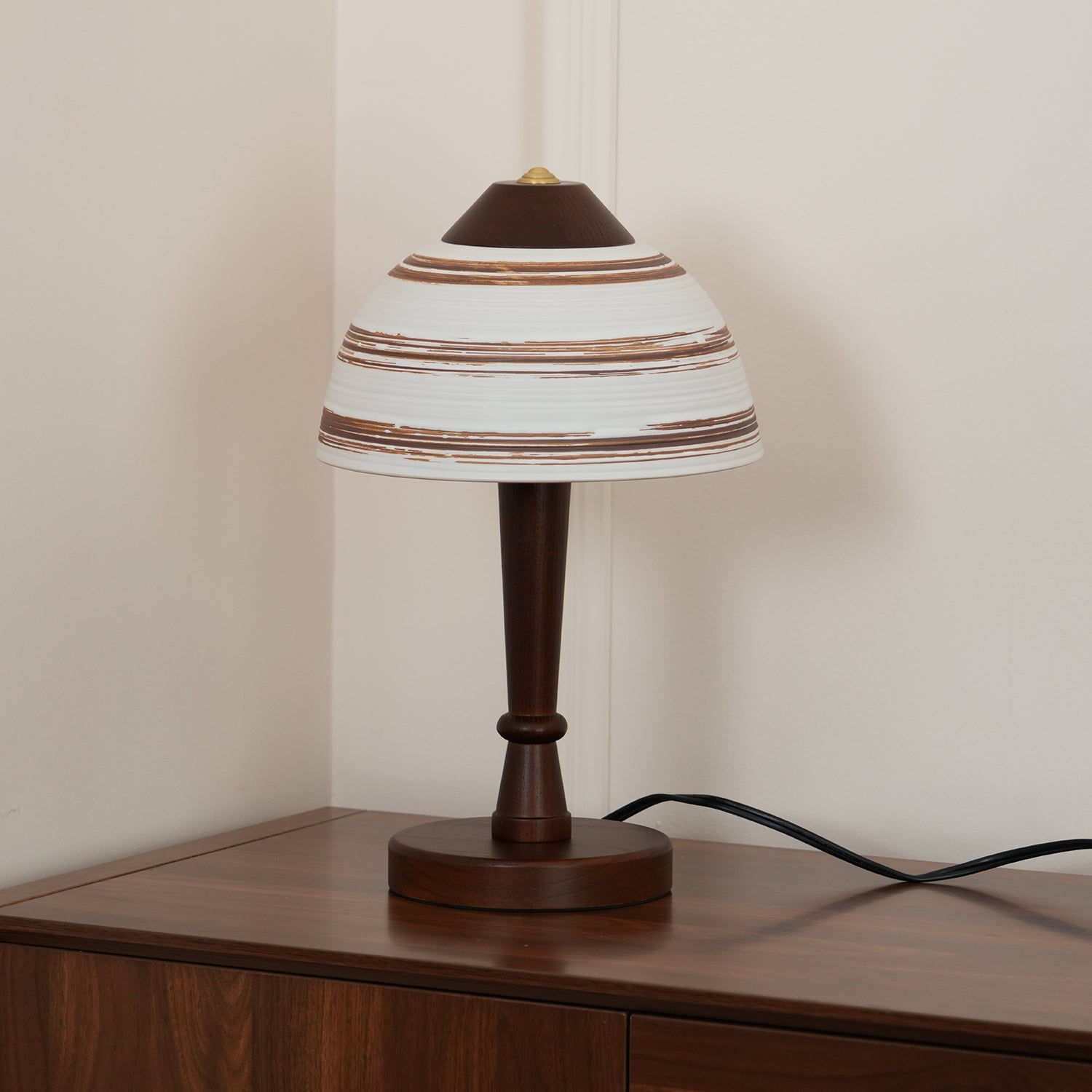 VANDERBILT VINTAGE GLASS TABLE LANTERN