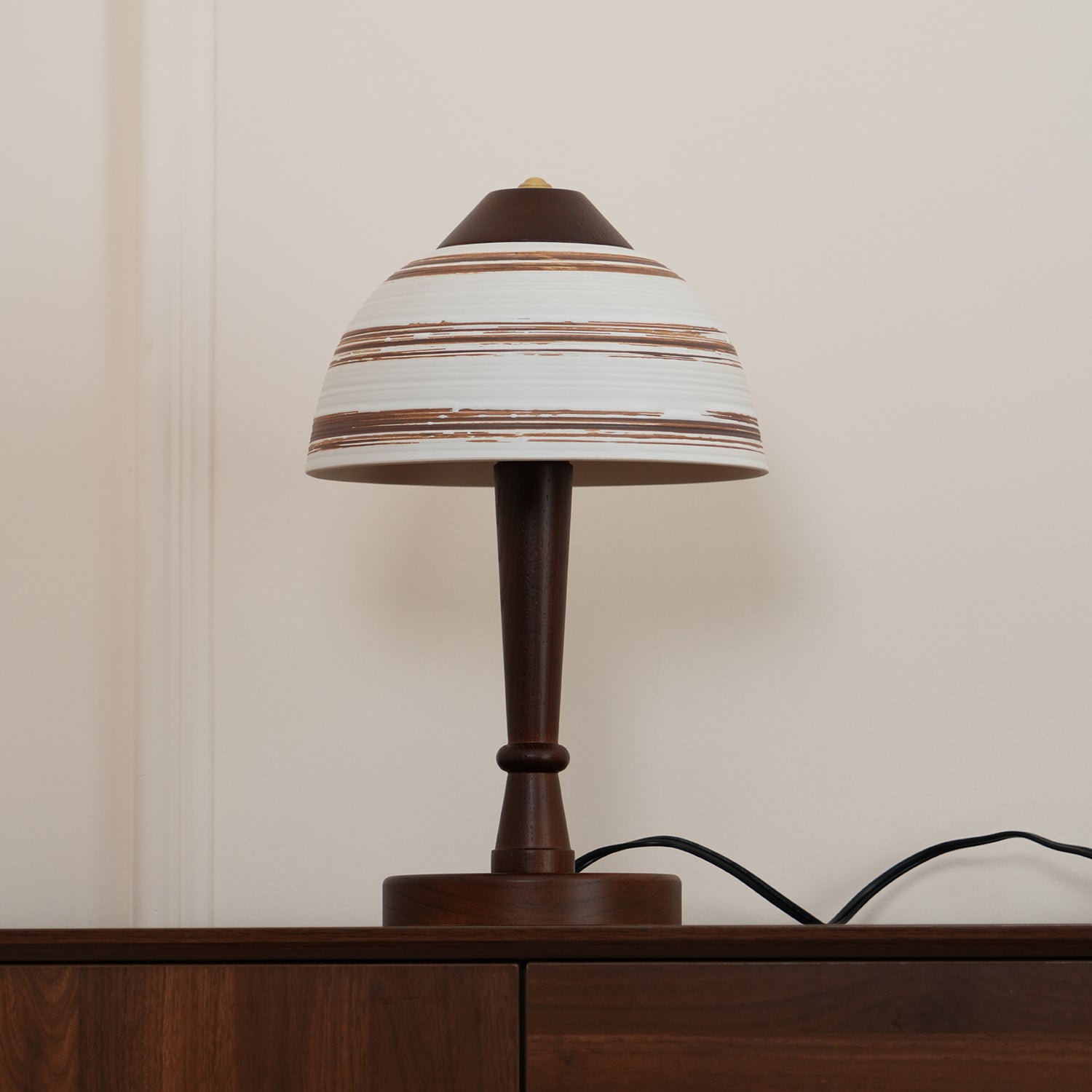 VANDERBILT VINTAGE GLASS TABLE LANTERN