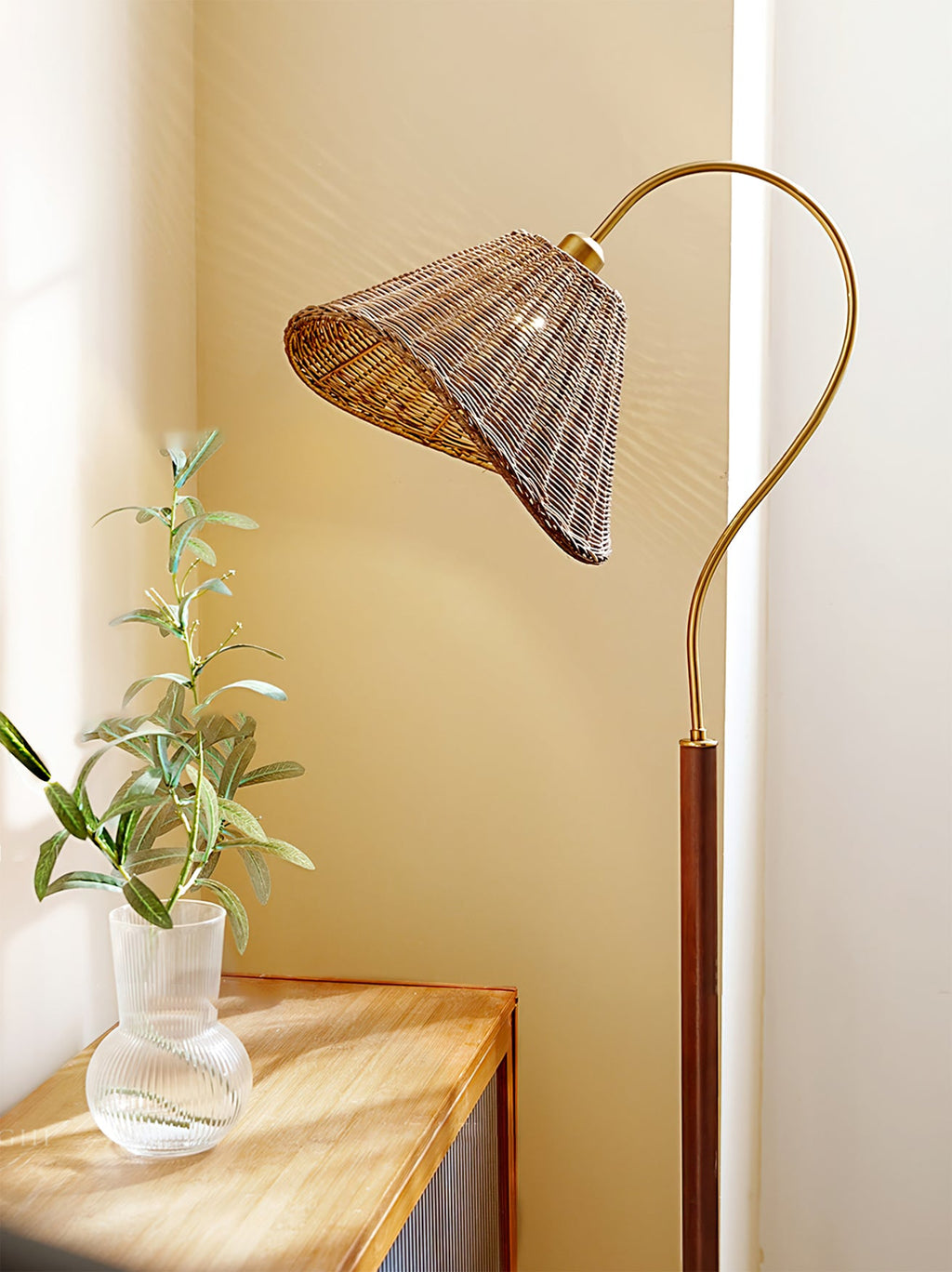 WINTHORPE TAPERED SHADE LAMP