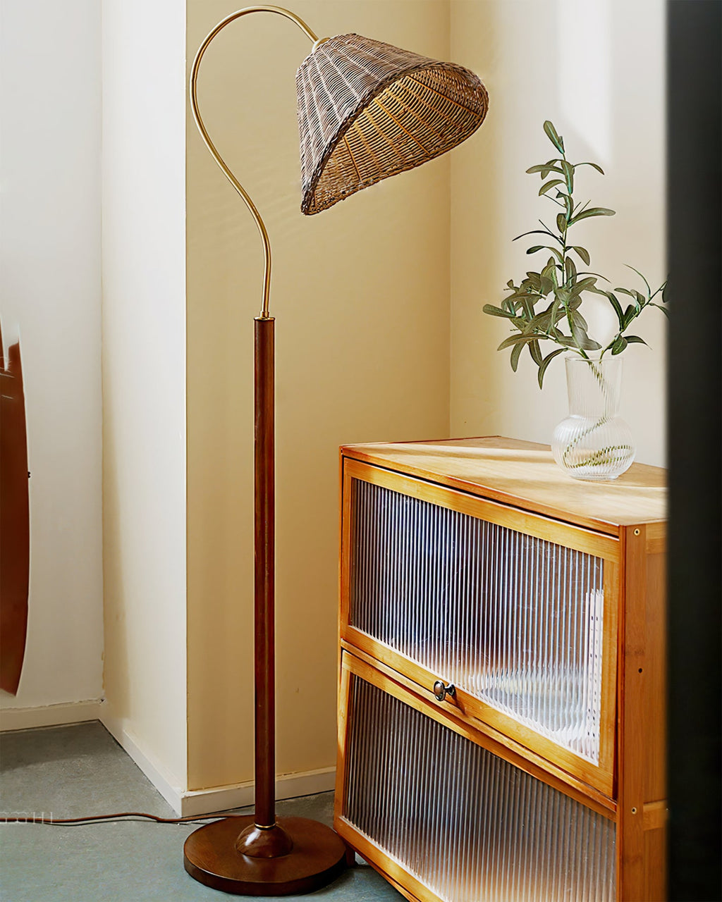 WINTHORPE TAPERED SHADE LAMP