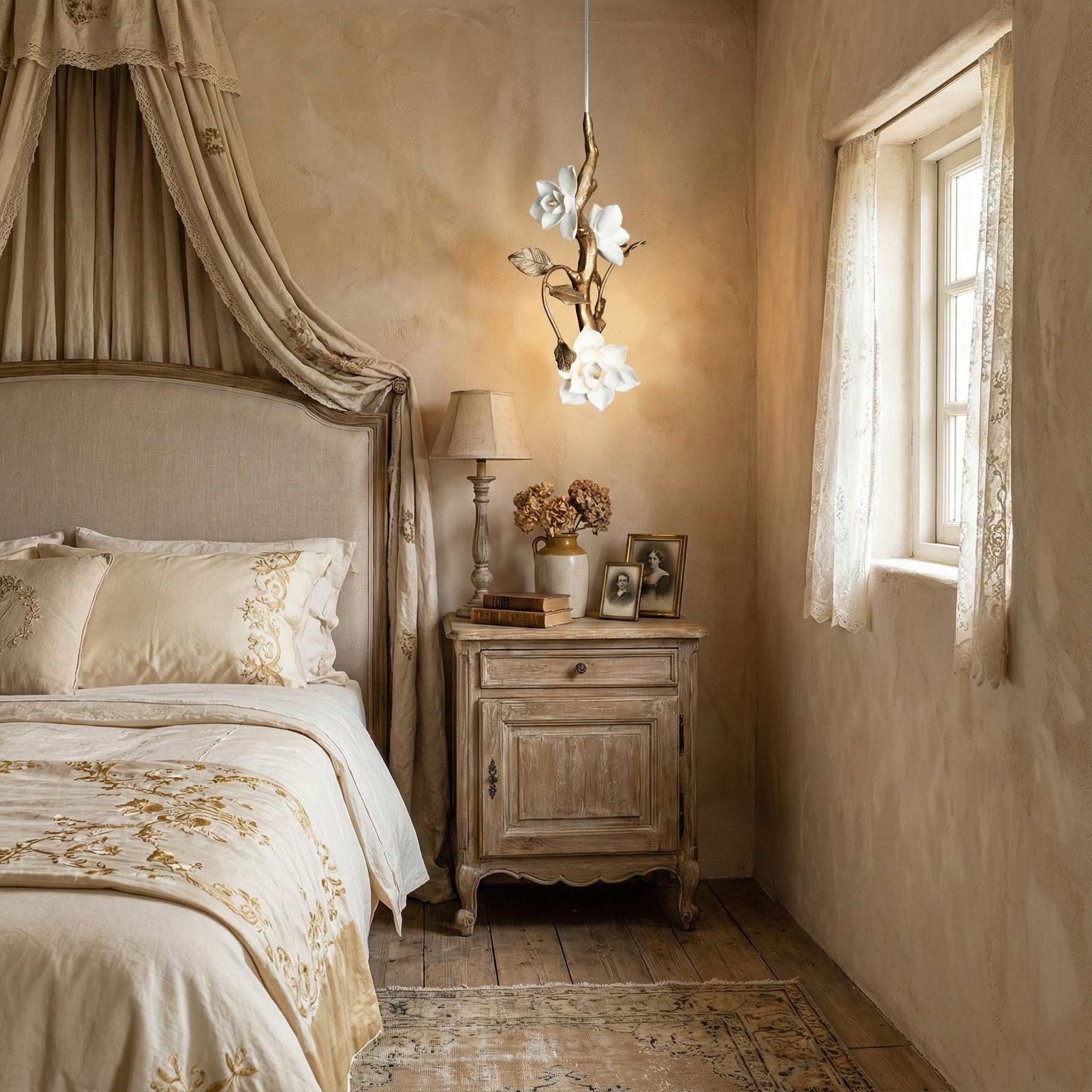 FLORENTINE PETAL HANGING LUMINAIRE