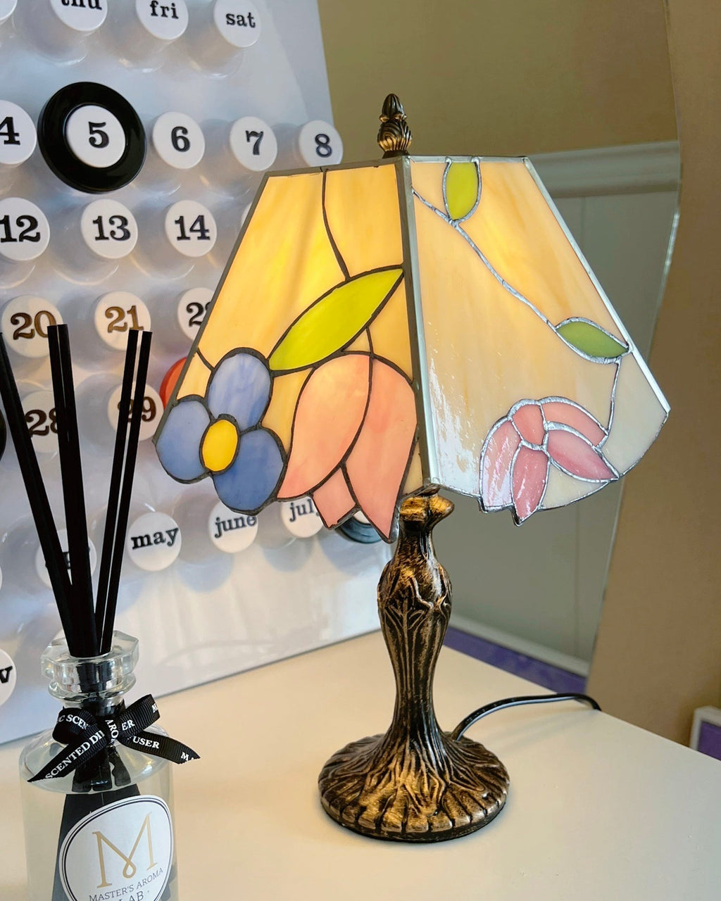 CHARLESTON STAINED GLASS ILLUMINATION LAMP