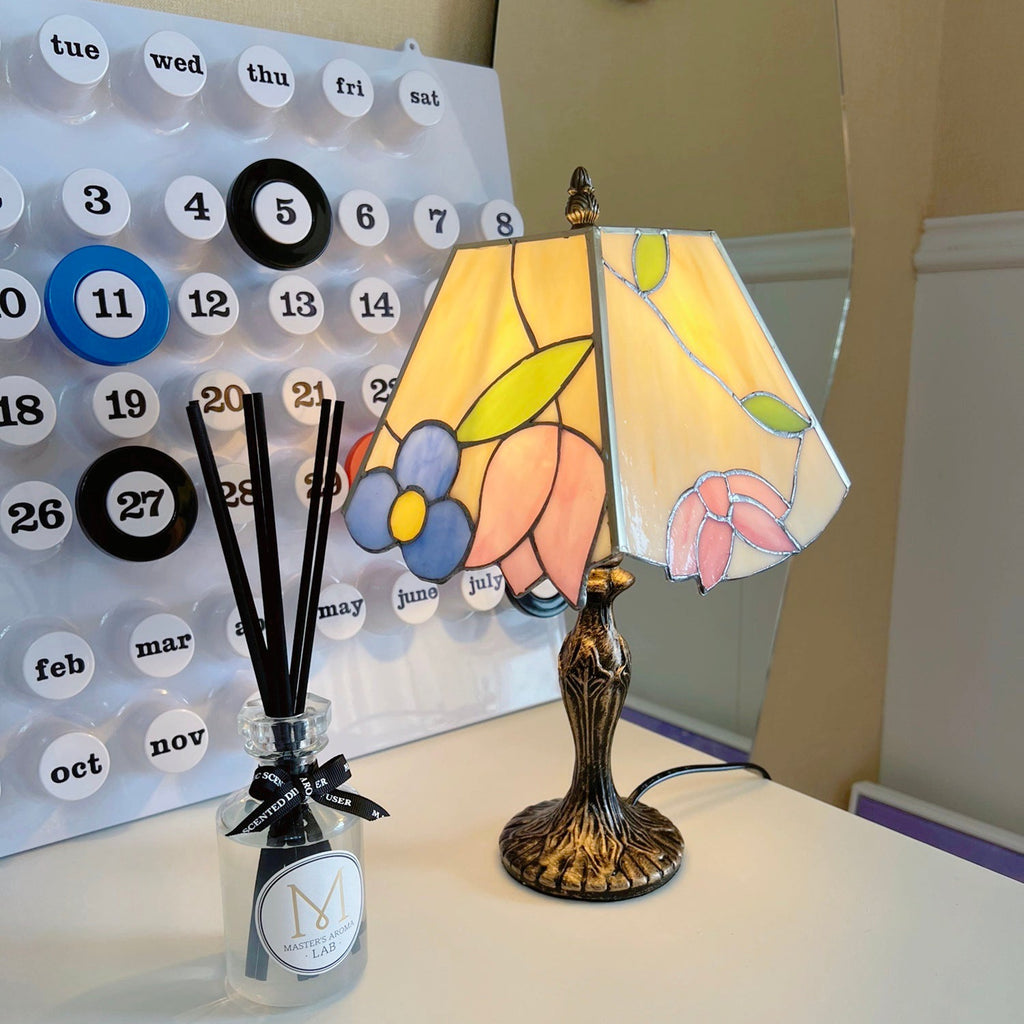 CHARLESTON STAINED GLASS ILLUMINATION LAMP