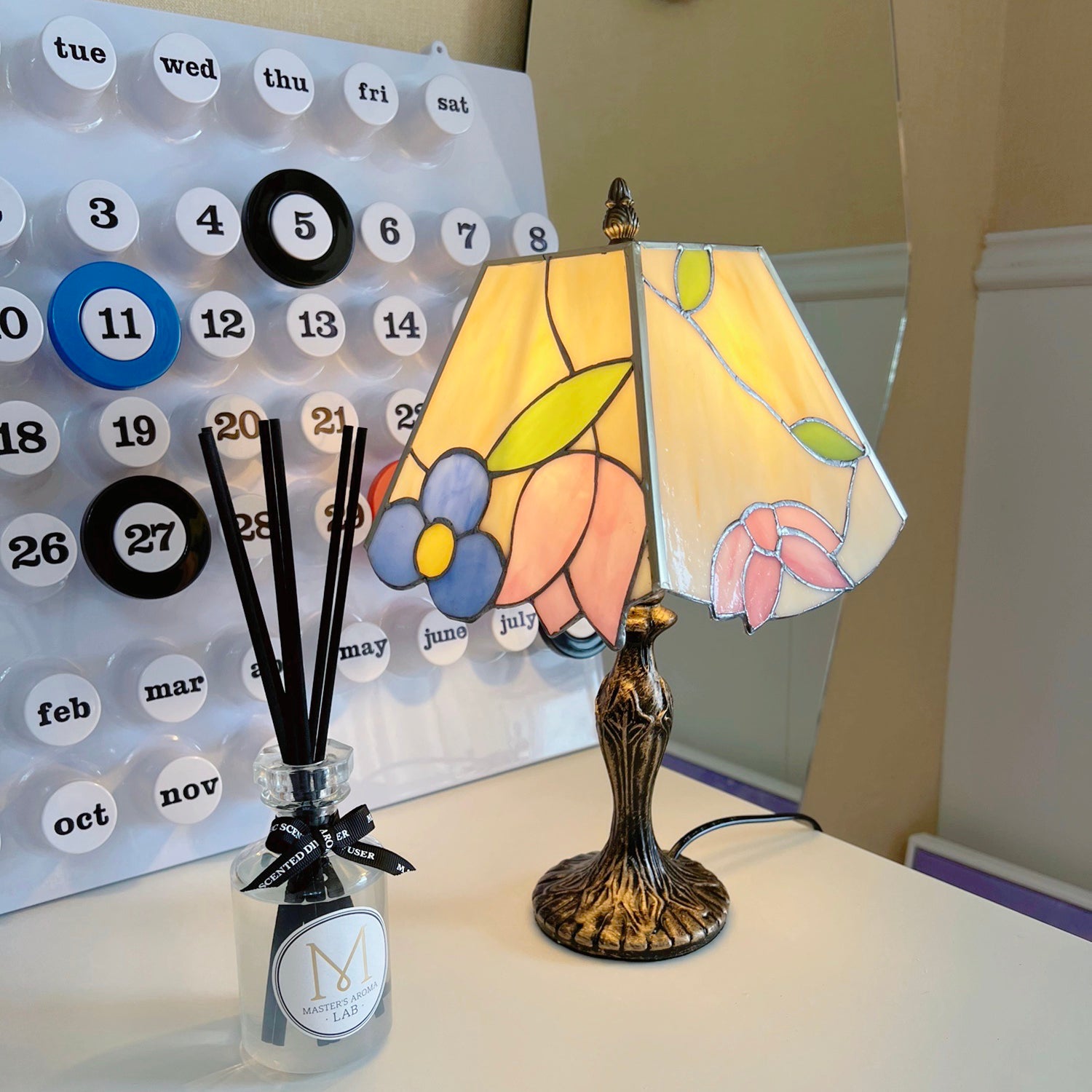 CHARLESTON STAINED GLASS ILLUMINATION LAMP