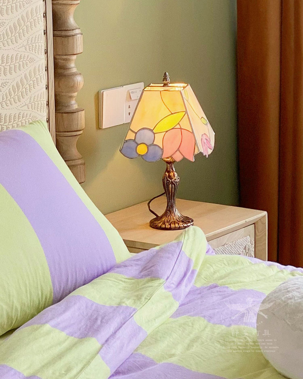 CHARLESTON STAINED GLASS ILLUMINATION LAMP