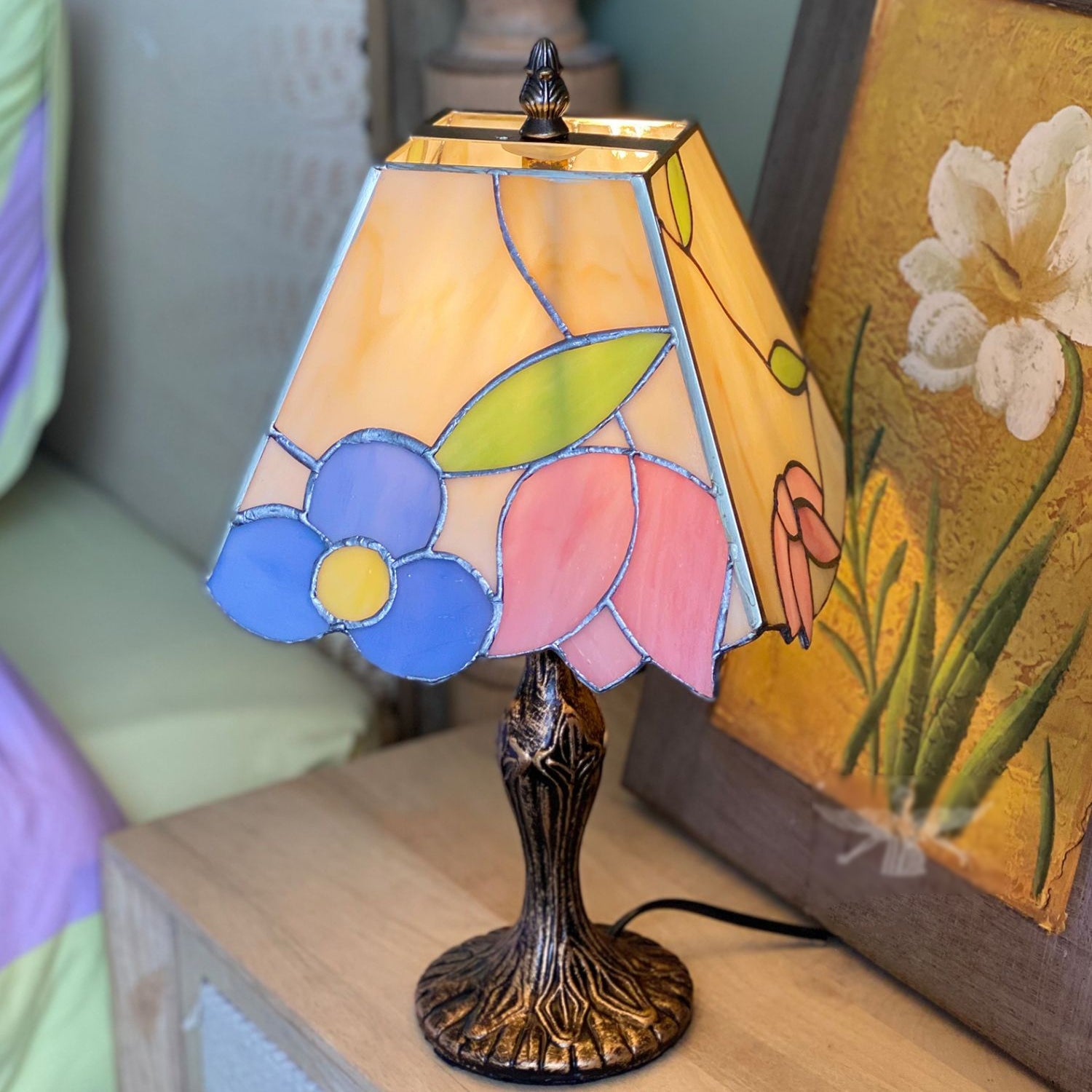CHARLESTON STAINED GLASS ILLUMINATION LAMP