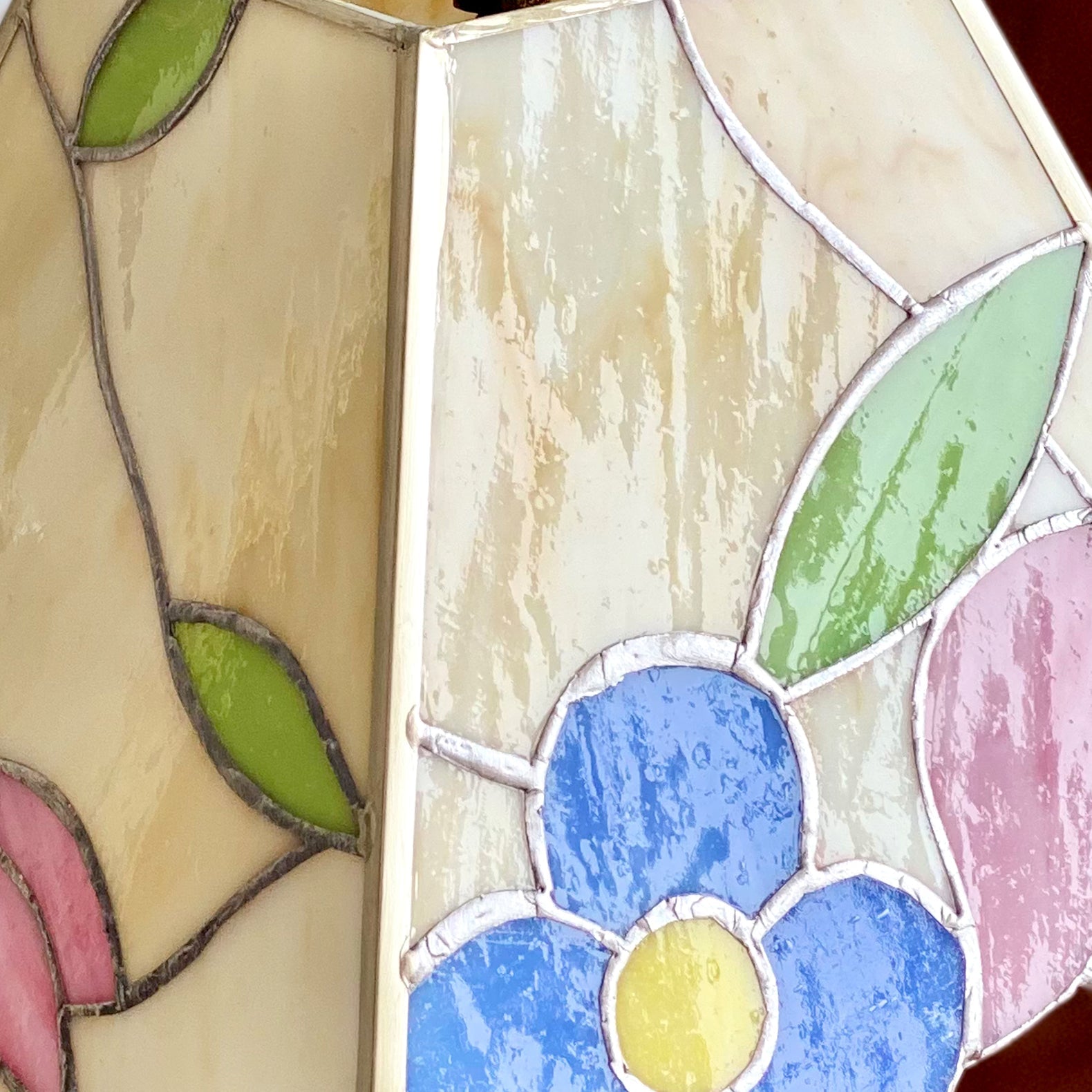 CHARLESTON STAINED GLASS ILLUMINATION LAMP