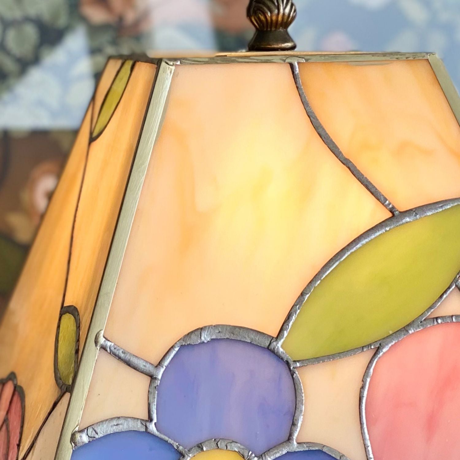 CHARLESTON STAINED GLASS ILLUMINATION LAMP