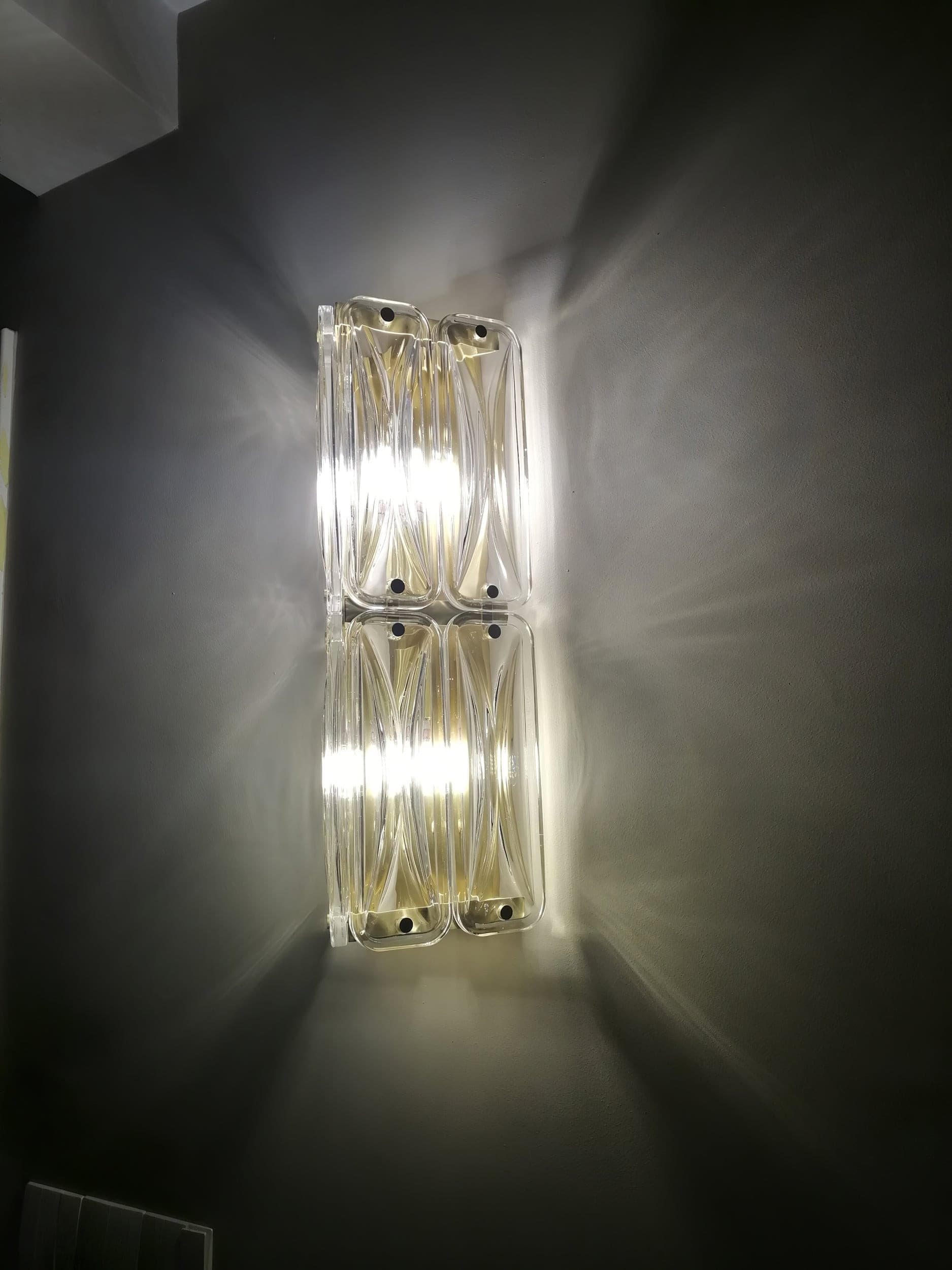 THISTLEDALE TRIANGULAR GLASS APPLIQUE