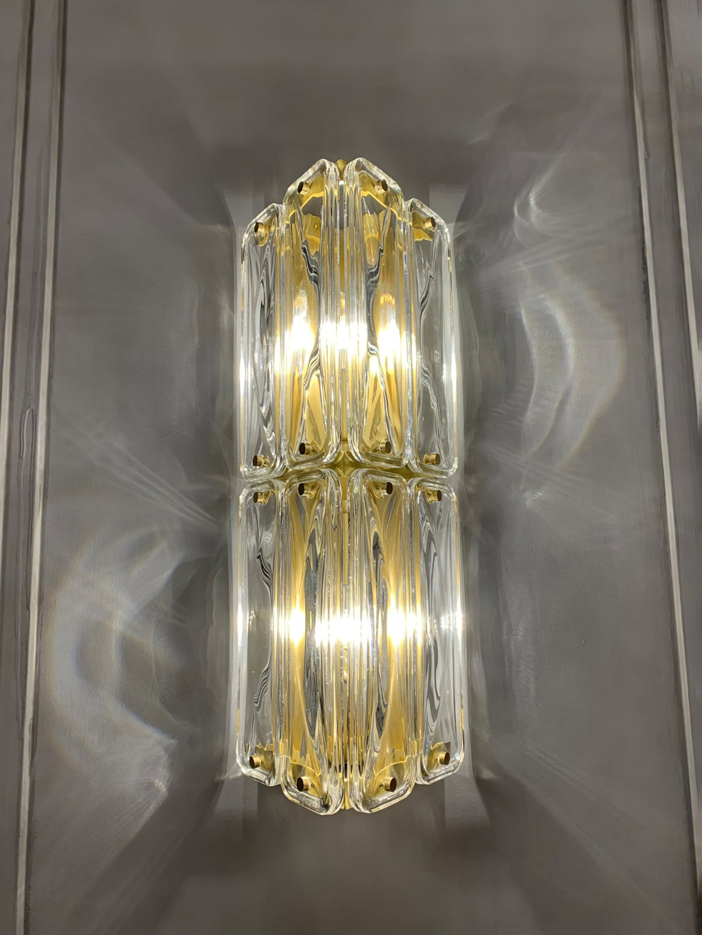 THISTLEDALE TRIANGULAR GLASS APPLIQUE