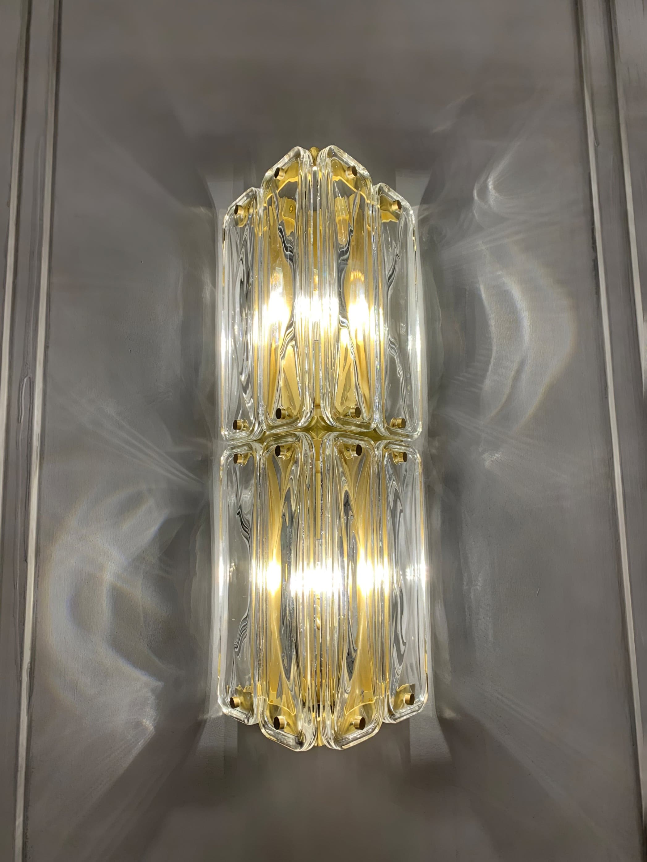 THISTLEDALE TRIANGULAR GLASS APPLIQUE