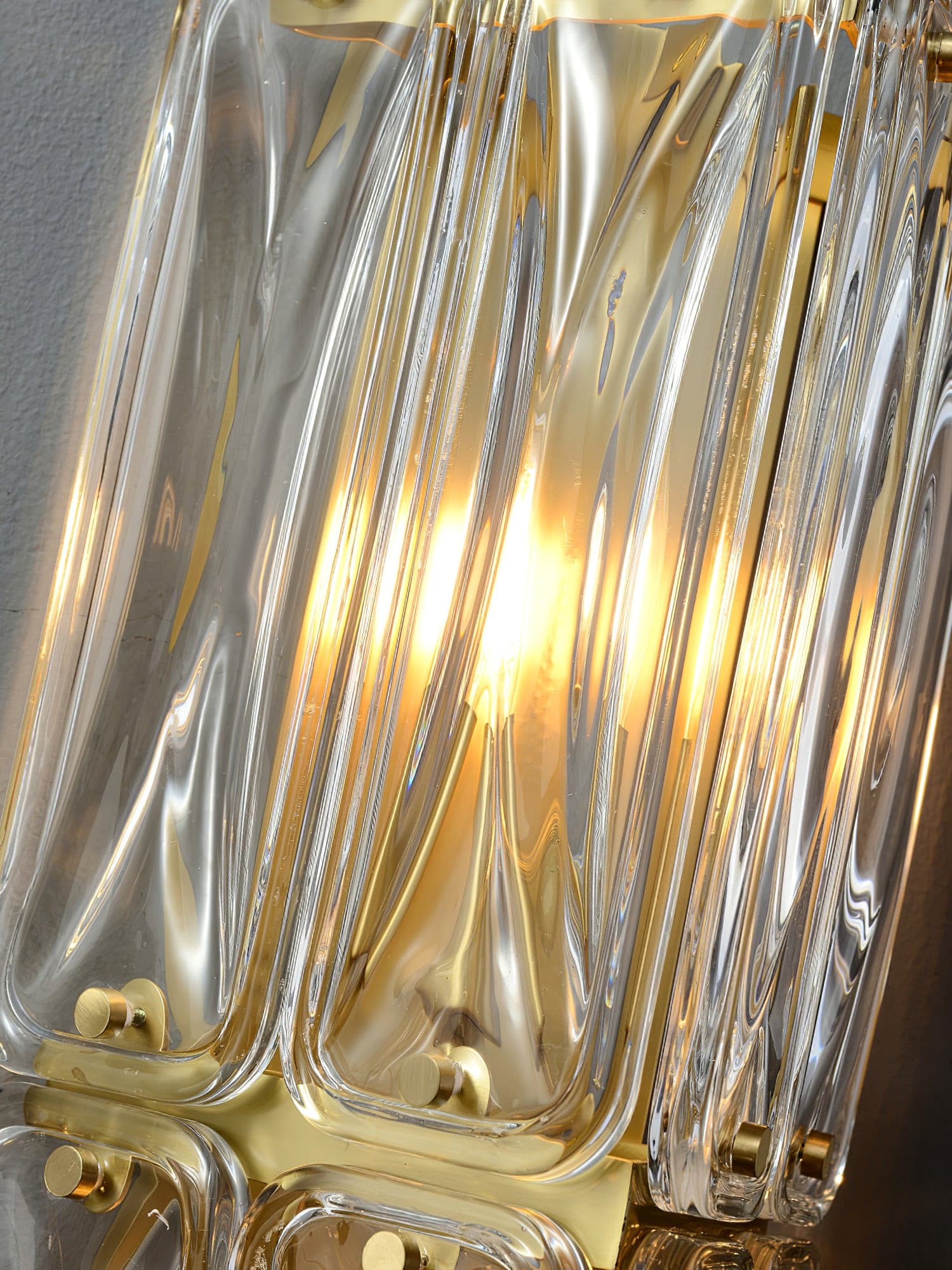 THISTLEDALE TRIANGULAR GLASS APPLIQUE